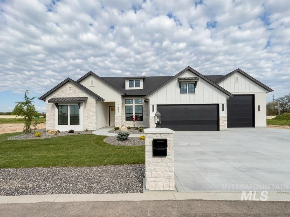 7642 Newcastle, Nampa, Idaho 83687, 3 Bedrooms, 3.5 Bathrooms, Residential For Sale, Price $975,000,MLS 98984957