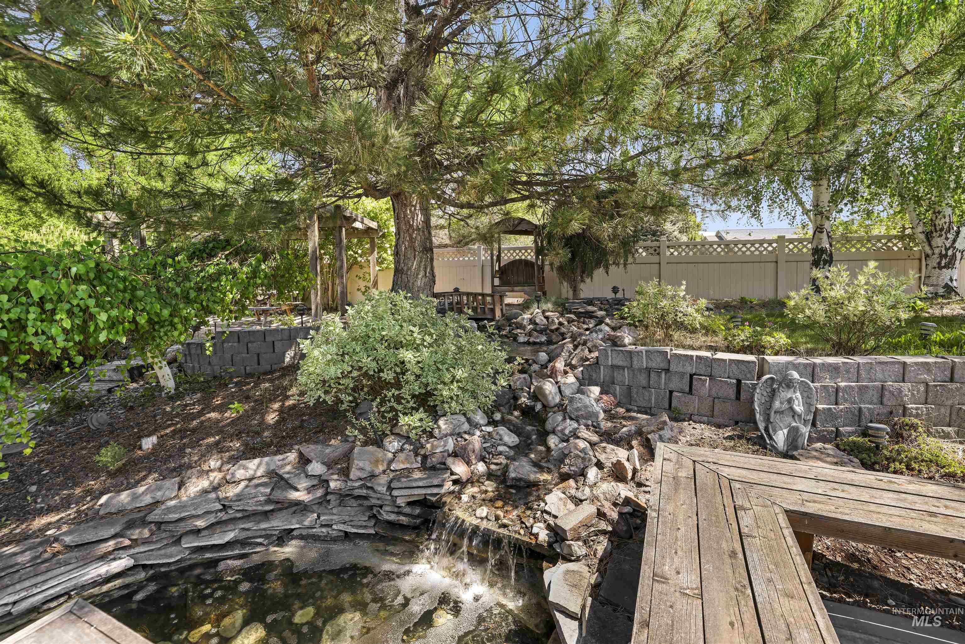1332 N Madrona, Twin Falls, Idaho 83301, 3 Bedrooms, 2 Bathrooms, Residential For Sale, Price $467,000,MLS 98984958