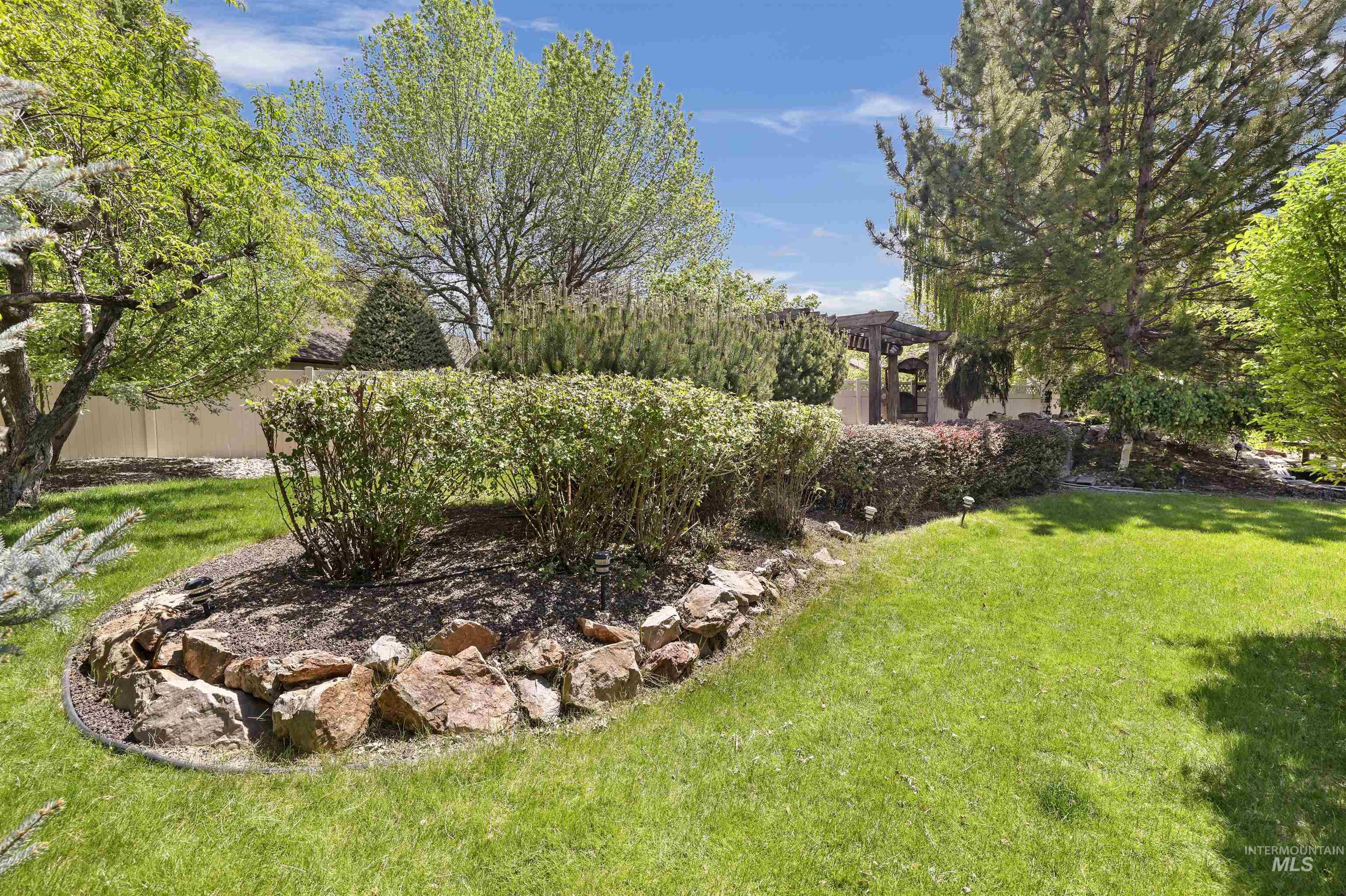 1332 N Madrona, Twin Falls, Idaho 83301, 3 Bedrooms, 2 Bathrooms, Residential For Sale, Price $467,000,MLS 98984958