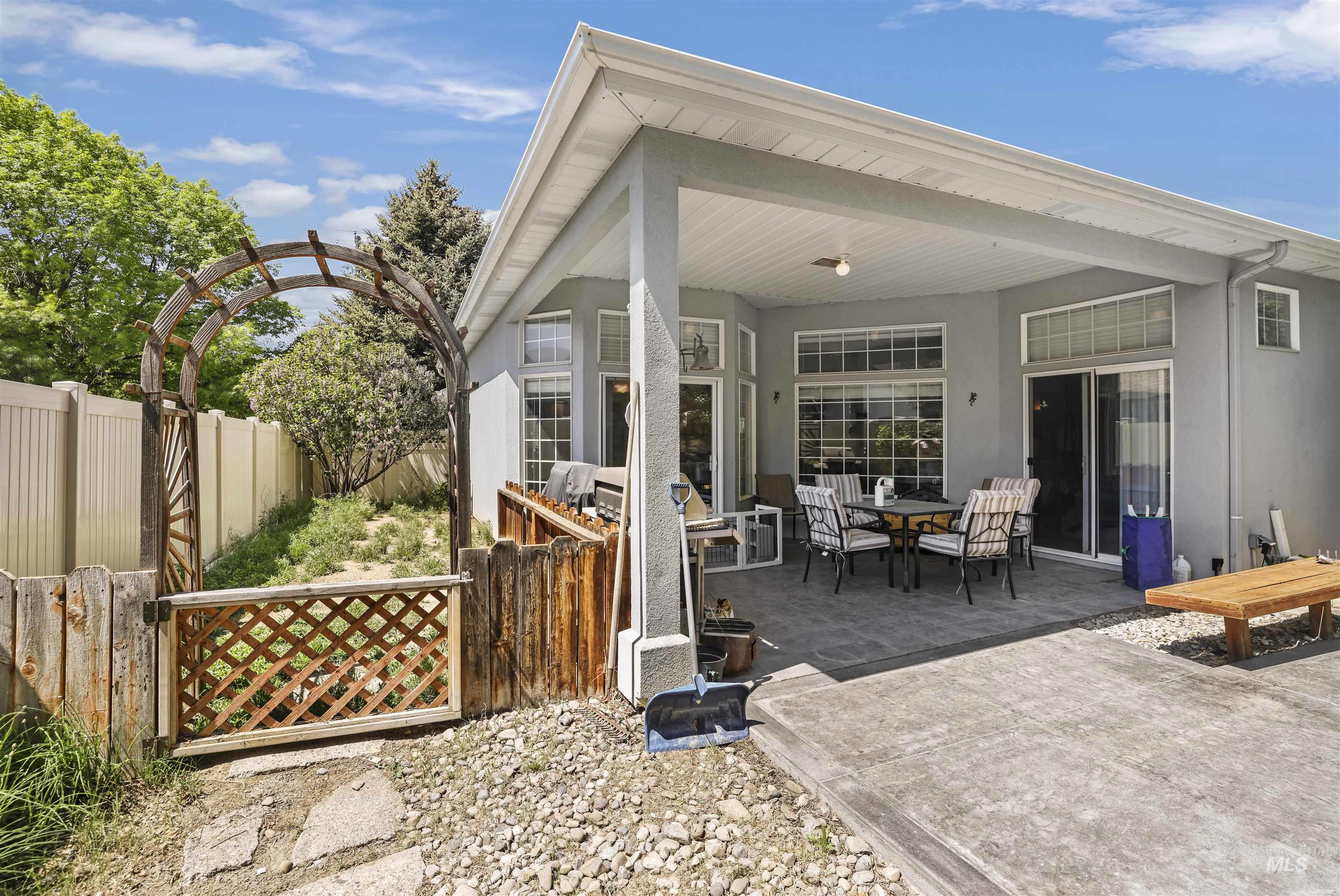 1332 N Madrona, Twin Falls, Idaho 83301, 3 Bedrooms, 2 Bathrooms, Residential For Sale, Price $467,000,MLS 98984958