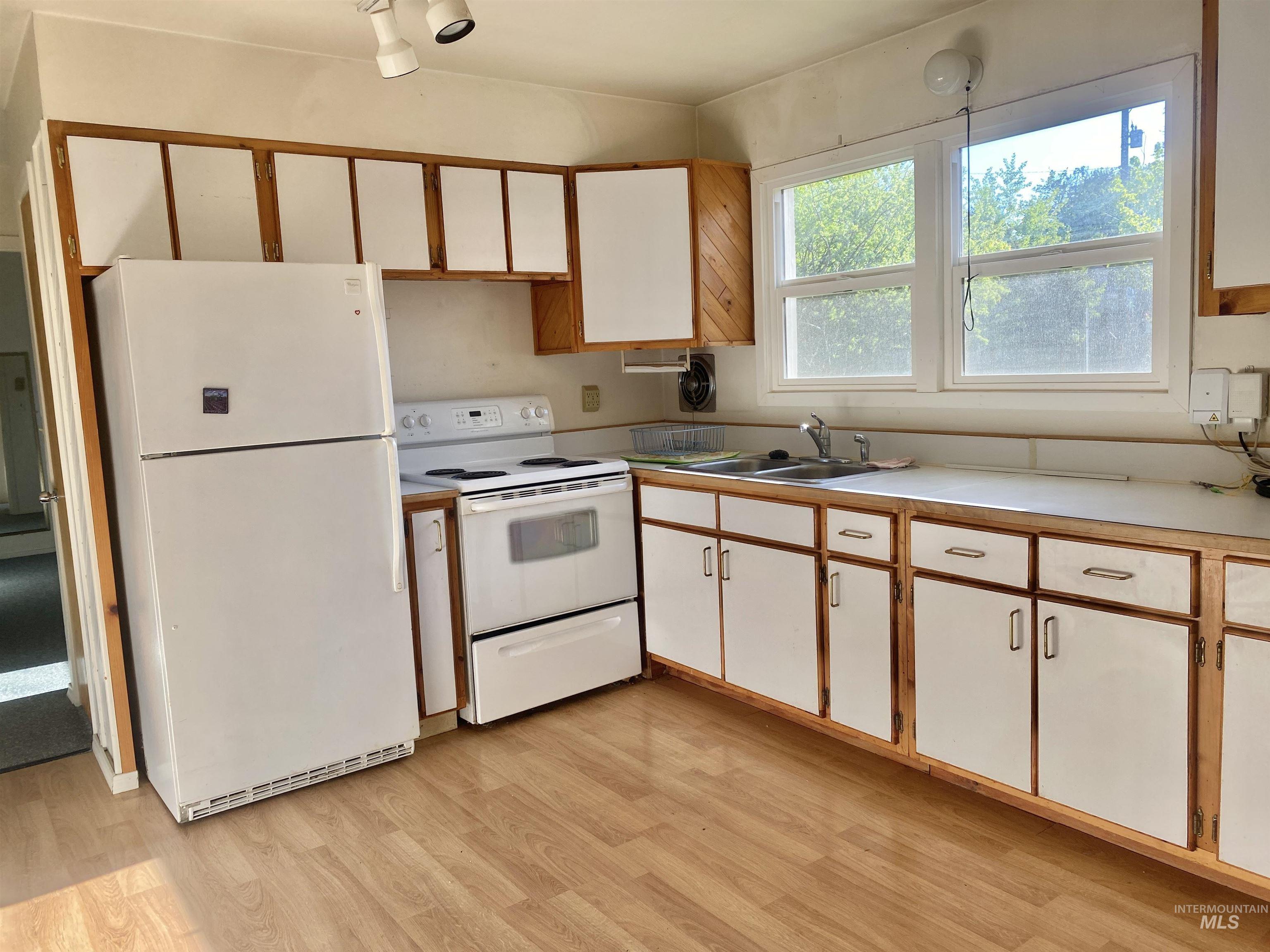 209 N Cleveland Street, Moscow, Idaho 83843, 3 Bedrooms, 2 Bathrooms, Residential For Sale, Price $389,000,MLS 98984959