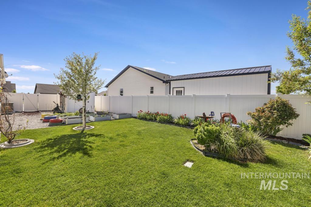 1505 Mountain View Dr, Gooding, Idaho 83330-6134, 3 Bedrooms, 2 Bathrooms, Residential For Sale, Price $415,000,MLS 98984962