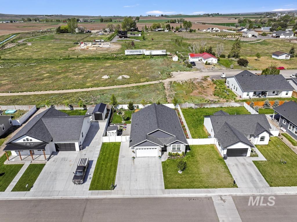 1505 Mountain View Dr, Gooding, Idaho 83330-6134, 3 Bedrooms, 2 Bathrooms, Residential For Sale, Price $415,000,MLS 98984962