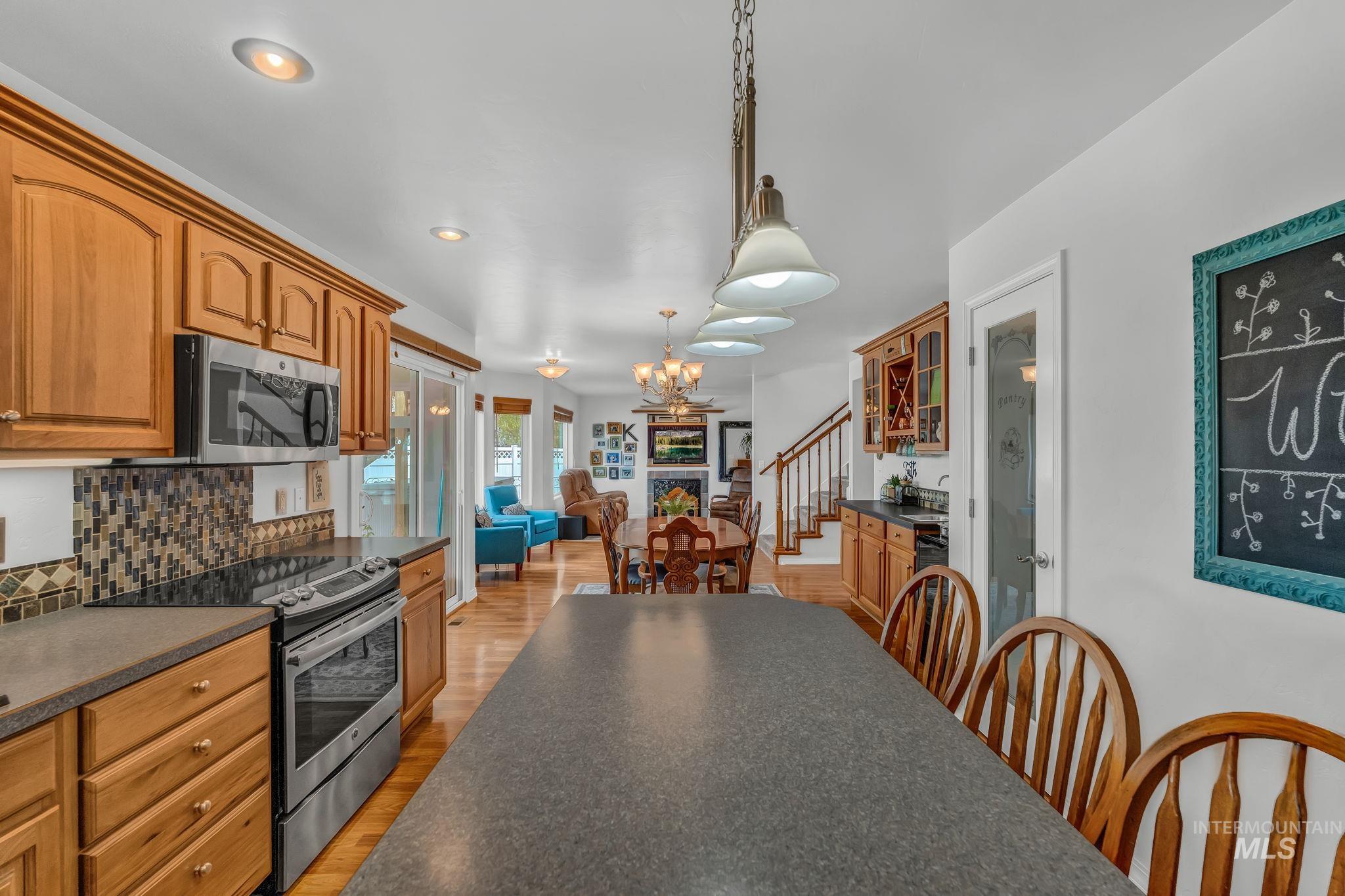 12 W Huyser Dr, Shoshone, Idaho 83352, 3 Bedrooms, 3 Bathrooms, Residential For Sale, Price $775,000,MLS 98984963