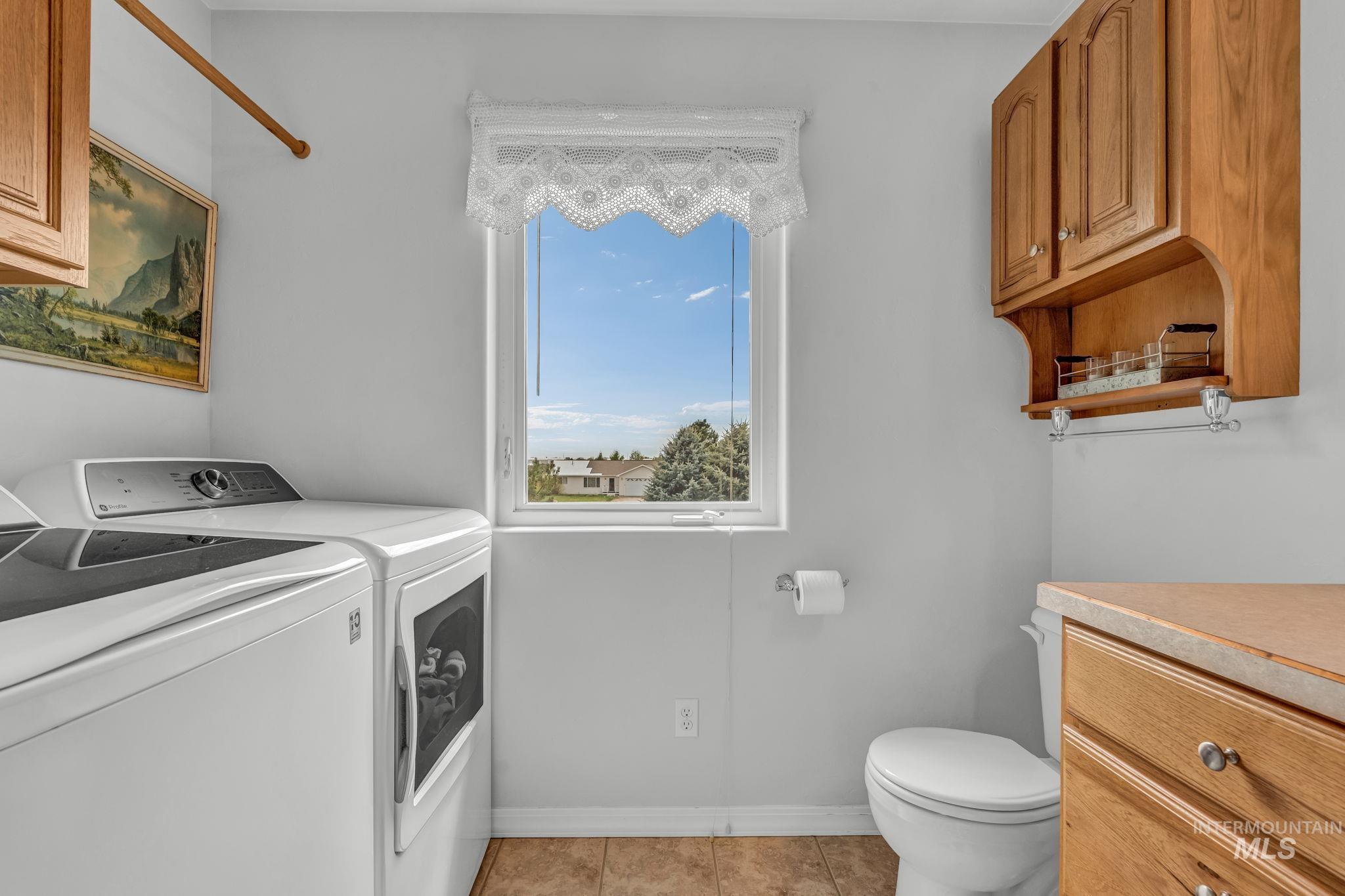 12 W Huyser Dr, Shoshone, Idaho 83352, 3 Bedrooms, 3 Bathrooms, Residential For Sale, Price $775,000,MLS 98984963