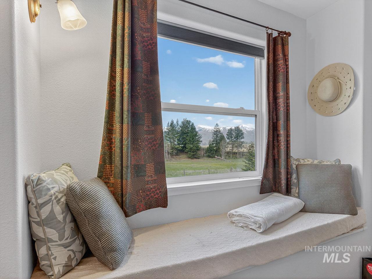 10885 Callender Road, Cascade, Idaho 83611, 2 Bedrooms, 3 Bathrooms, Residential For Sale, Price $1,100,000,MLS 98984965