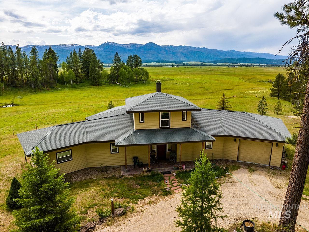 10885 Callender Road, Cascade, Idaho 83611, 2 Bedrooms, 3 Bathrooms, Residential For Sale, Price $1,100,000,MLS 98984965