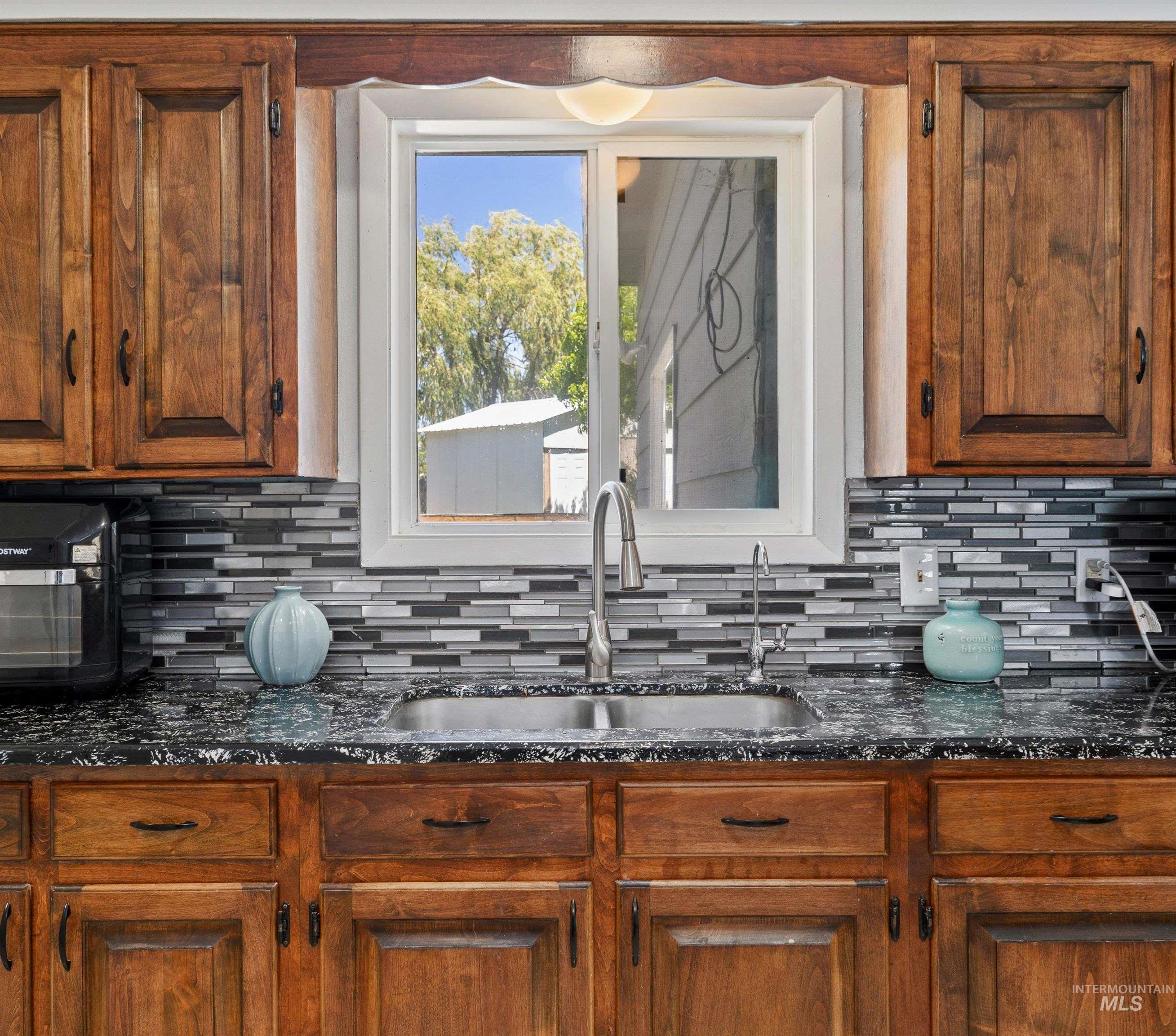 106 Maplewood Cr, Rupert, Idaho 83350, 5 Bedrooms, 3 Bathrooms, Residential For Sale, Price $384,000,MLS 98984967