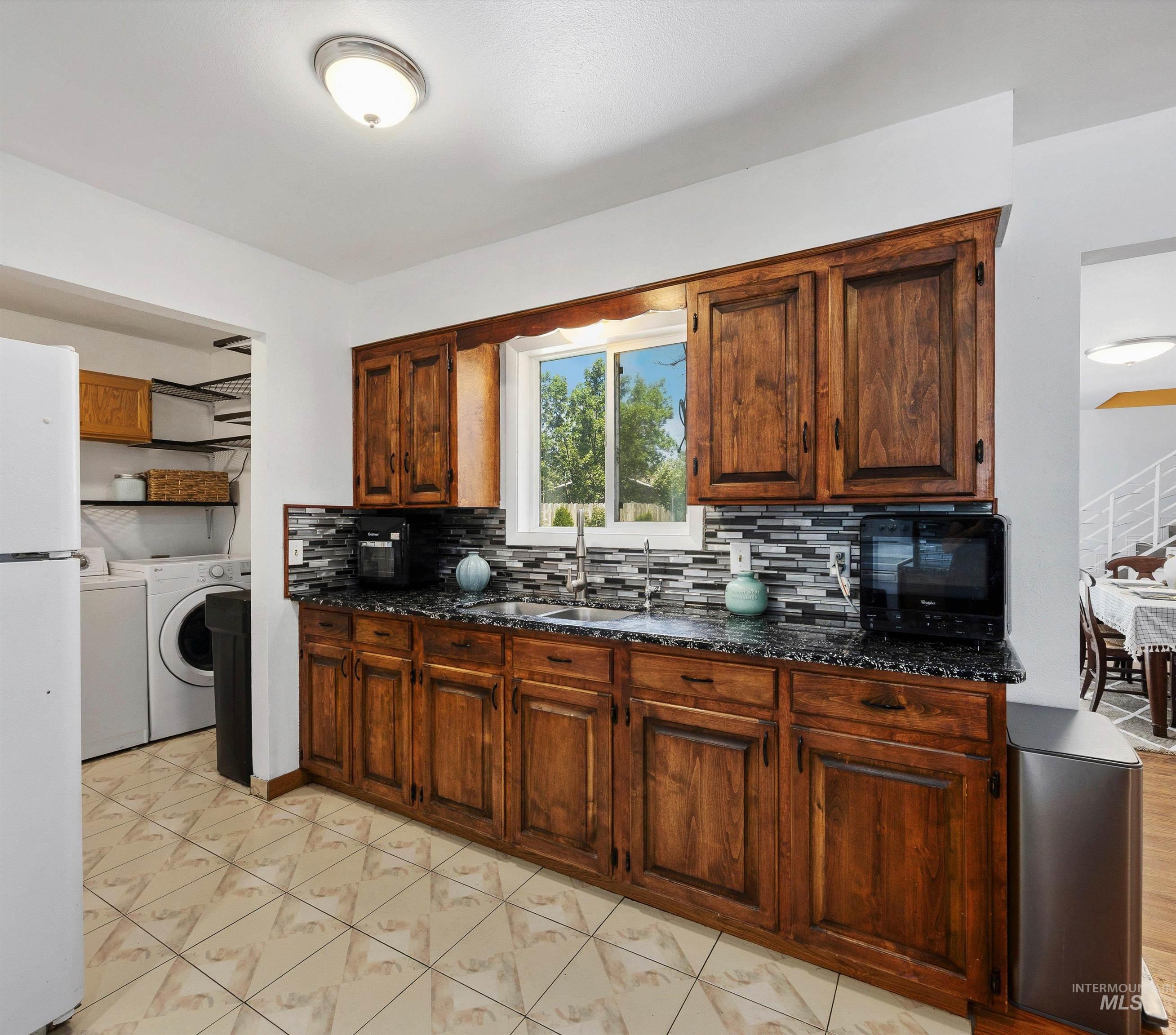 106 Maplewood Cr, Rupert, Idaho 83350, 5 Bedrooms, 3 Bathrooms, Residential For Sale, Price $384,000,MLS 98984967