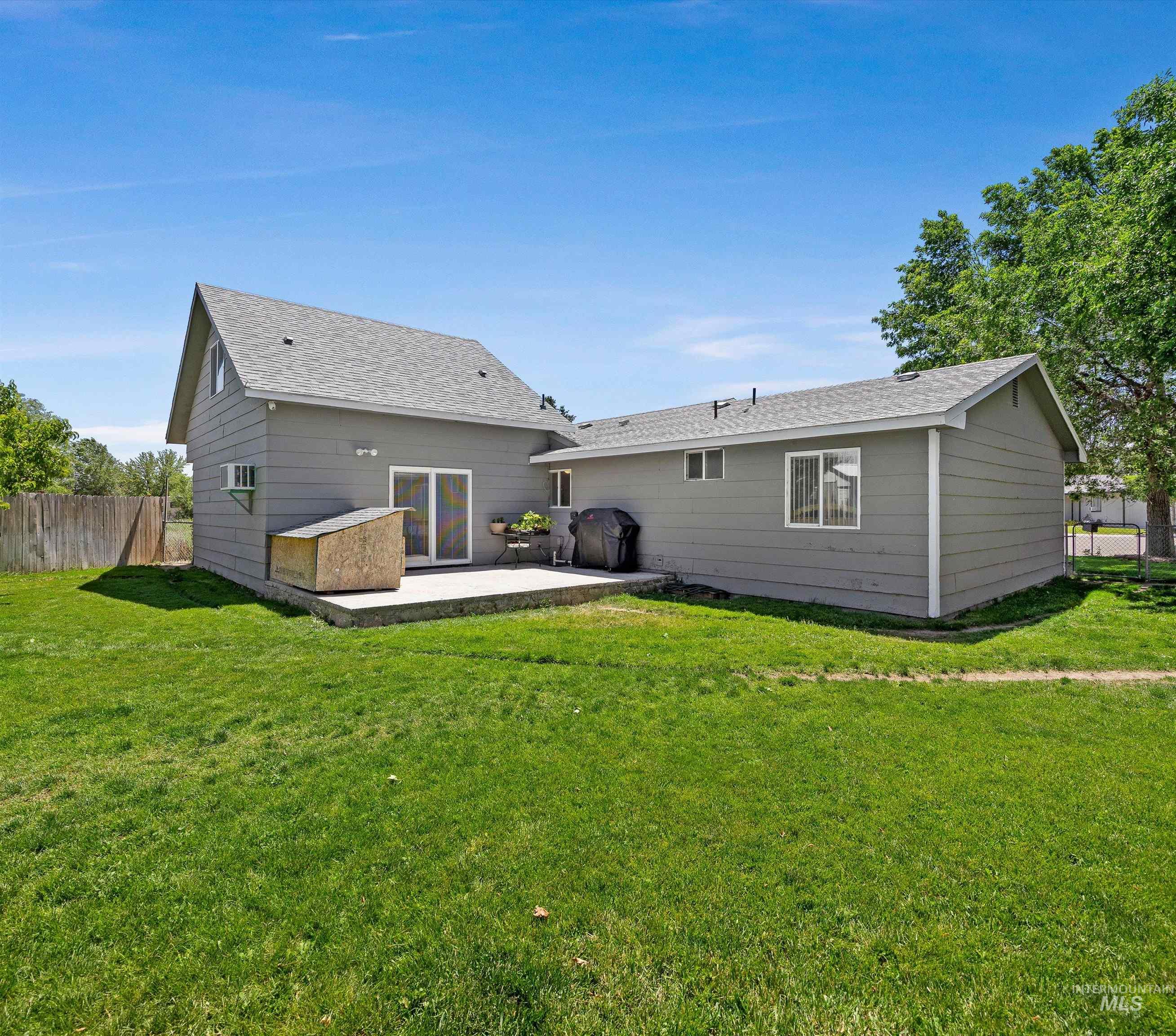 106 Maplewood Cr, Rupert, Idaho 83350, 5 Bedrooms, 3 Bathrooms, Residential For Sale, Price $384,000,MLS 98984967