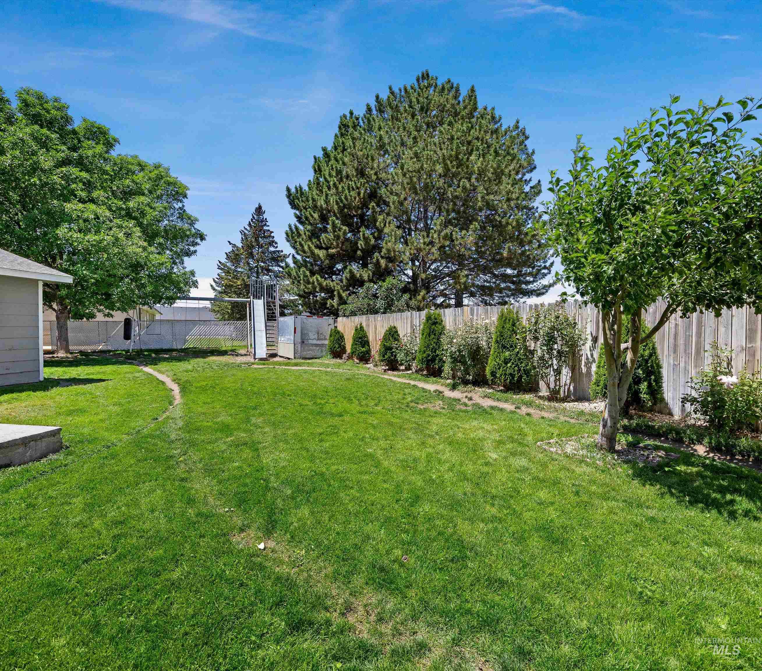 106 Maplewood Cr, Rupert, Idaho 83350, 5 Bedrooms, 3 Bathrooms, Residential For Sale, Price $384,000,MLS 98984967