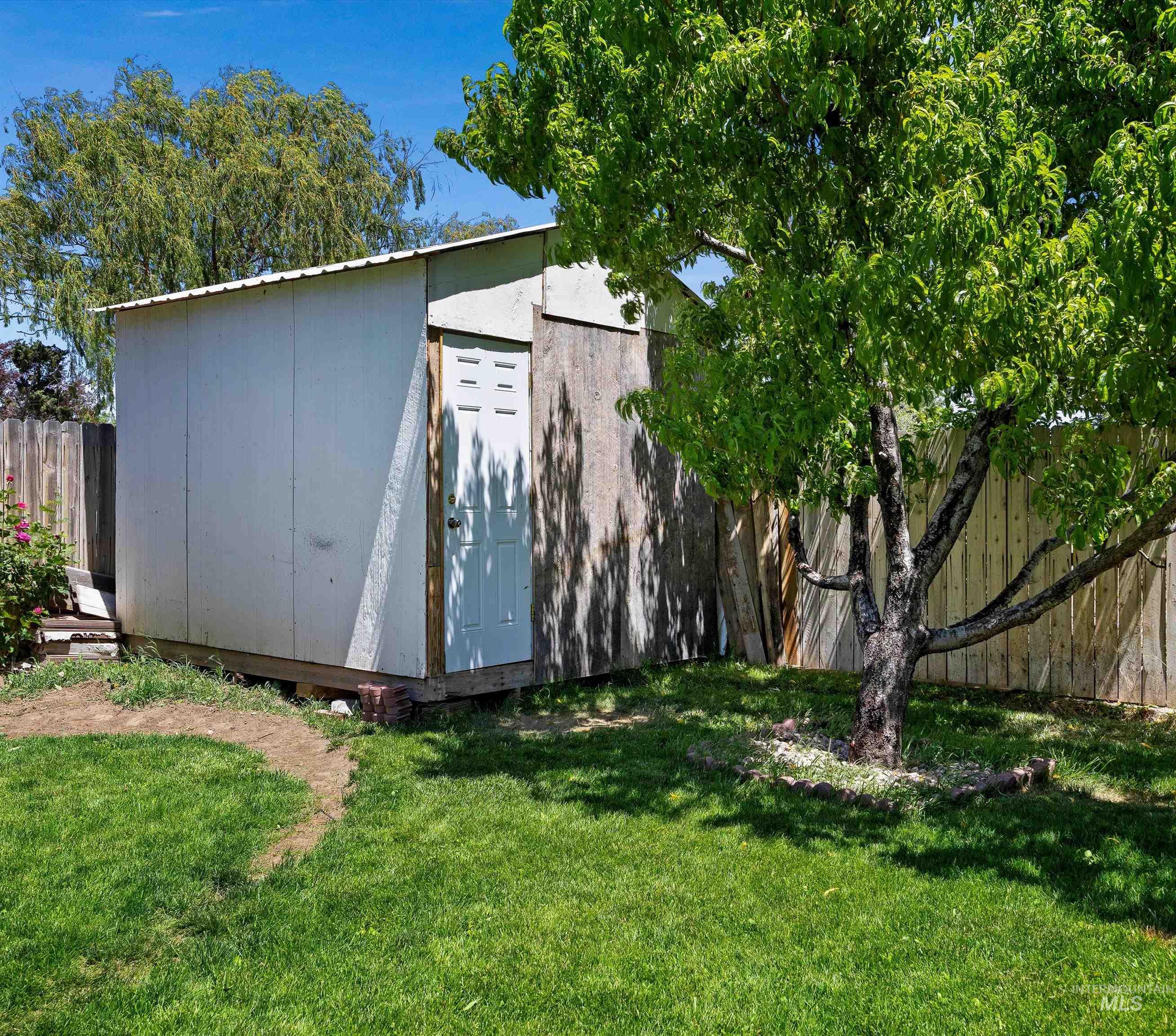 106 Maplewood Cr, Rupert, Idaho 83350, 5 Bedrooms, 3 Bathrooms, Residential For Sale, Price $384,000,MLS 98984967