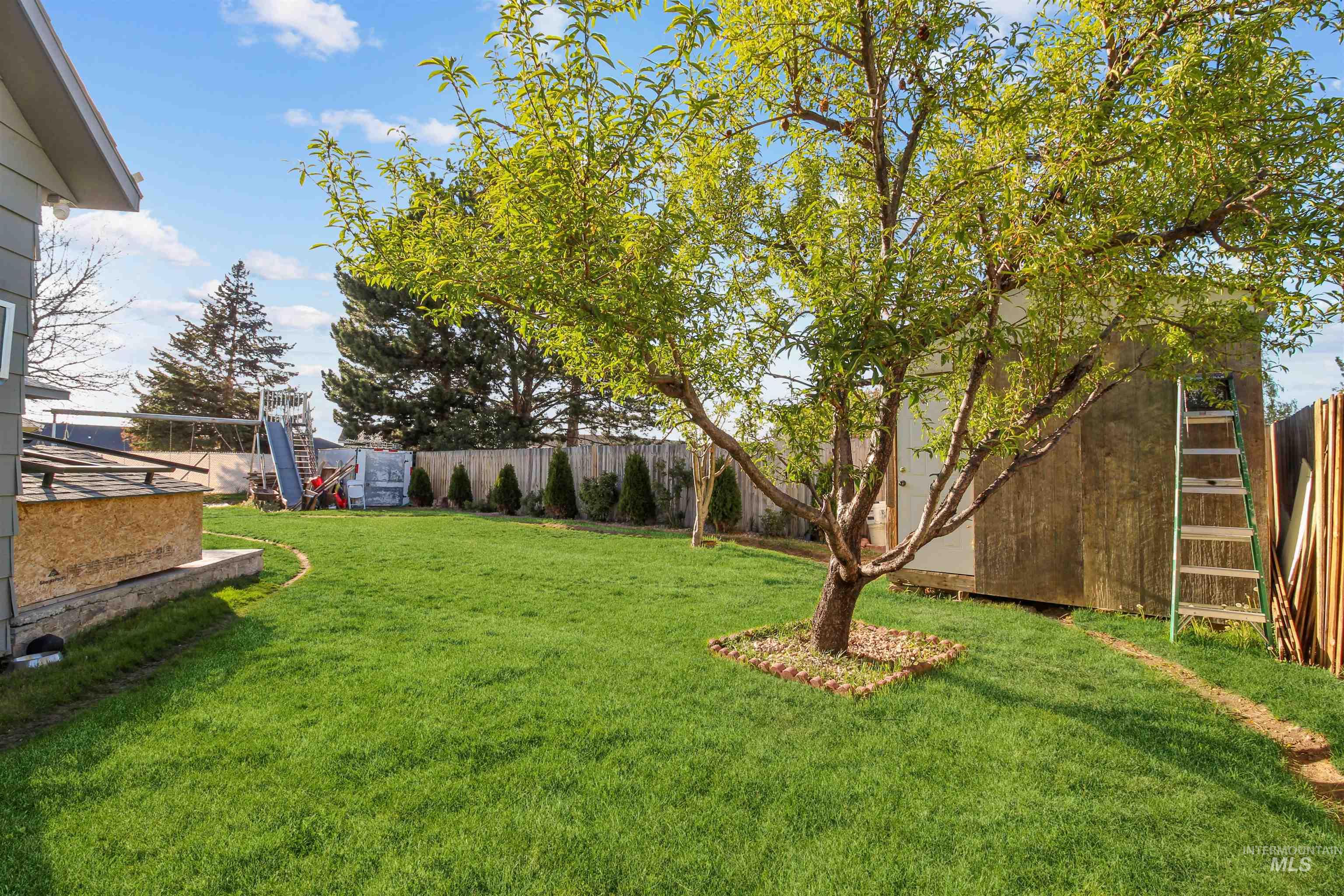 106 Maplewood Cr, Rupert, Idaho 83350, 5 Bedrooms, 3 Bathrooms, Residential For Sale, Price $384,000,MLS 98984967
