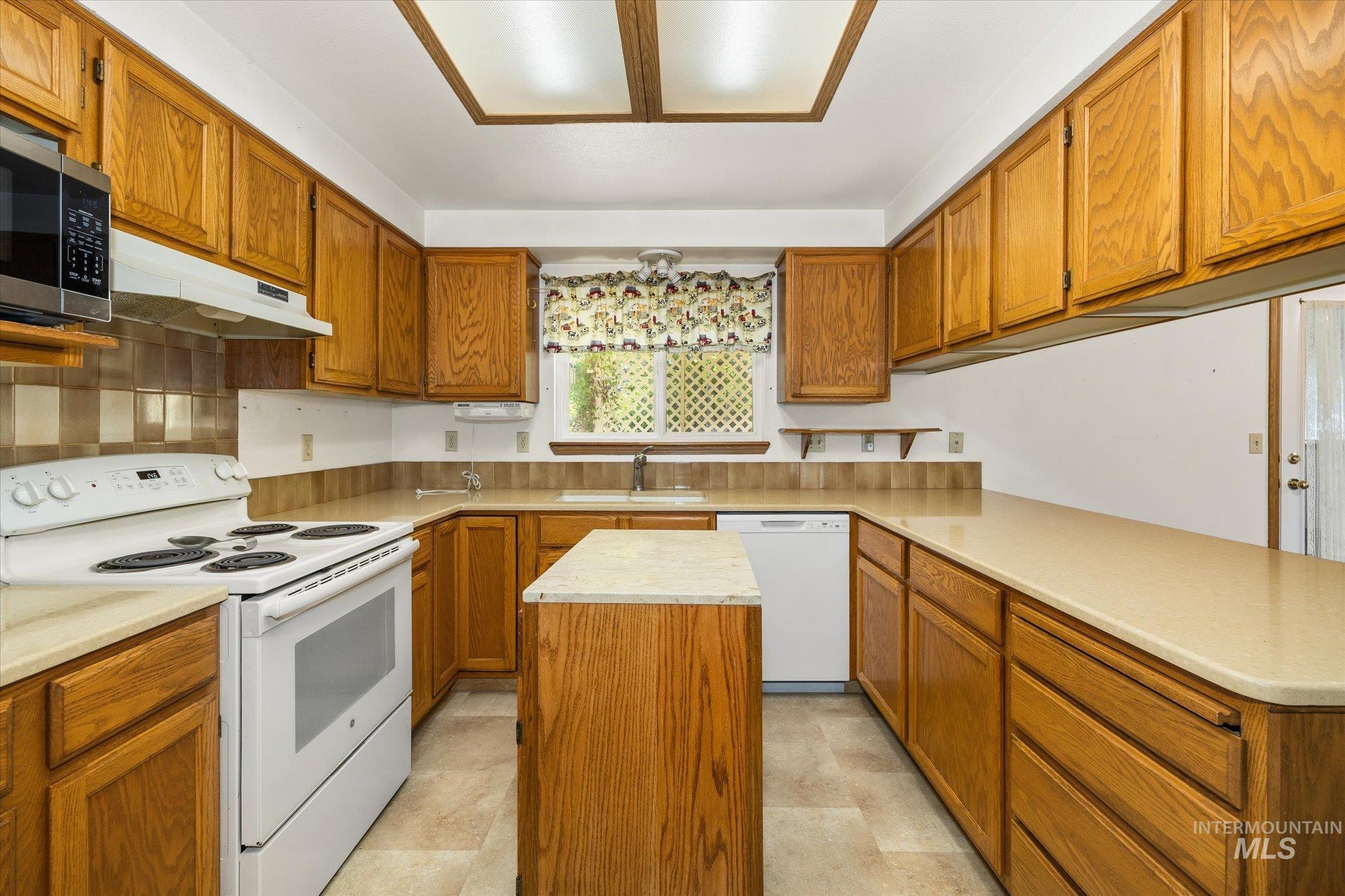 121 N Brent, Nampa, Idaho 83687, 3 Bedrooms, 2 Bathrooms, Residential For Sale, Price $435,000,MLS 98984970