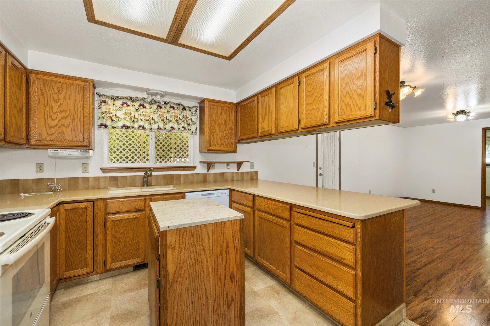 121 N Brent, Nampa, Idaho 83687, 3 Bedrooms, 2 Bathrooms, Residential For Sale, Price $435,000,MLS 98984970
