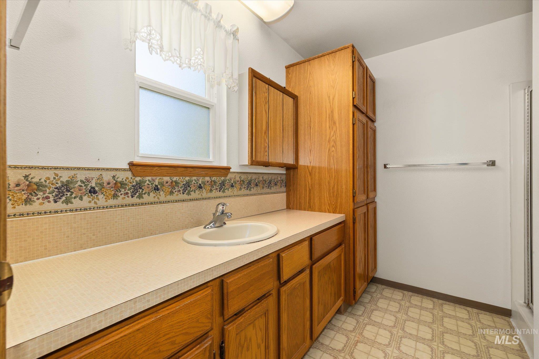 121 N Brent, Nampa, Idaho 83687, 3 Bedrooms, 2 Bathrooms, Residential For Sale, Price $435,000,MLS 98984970