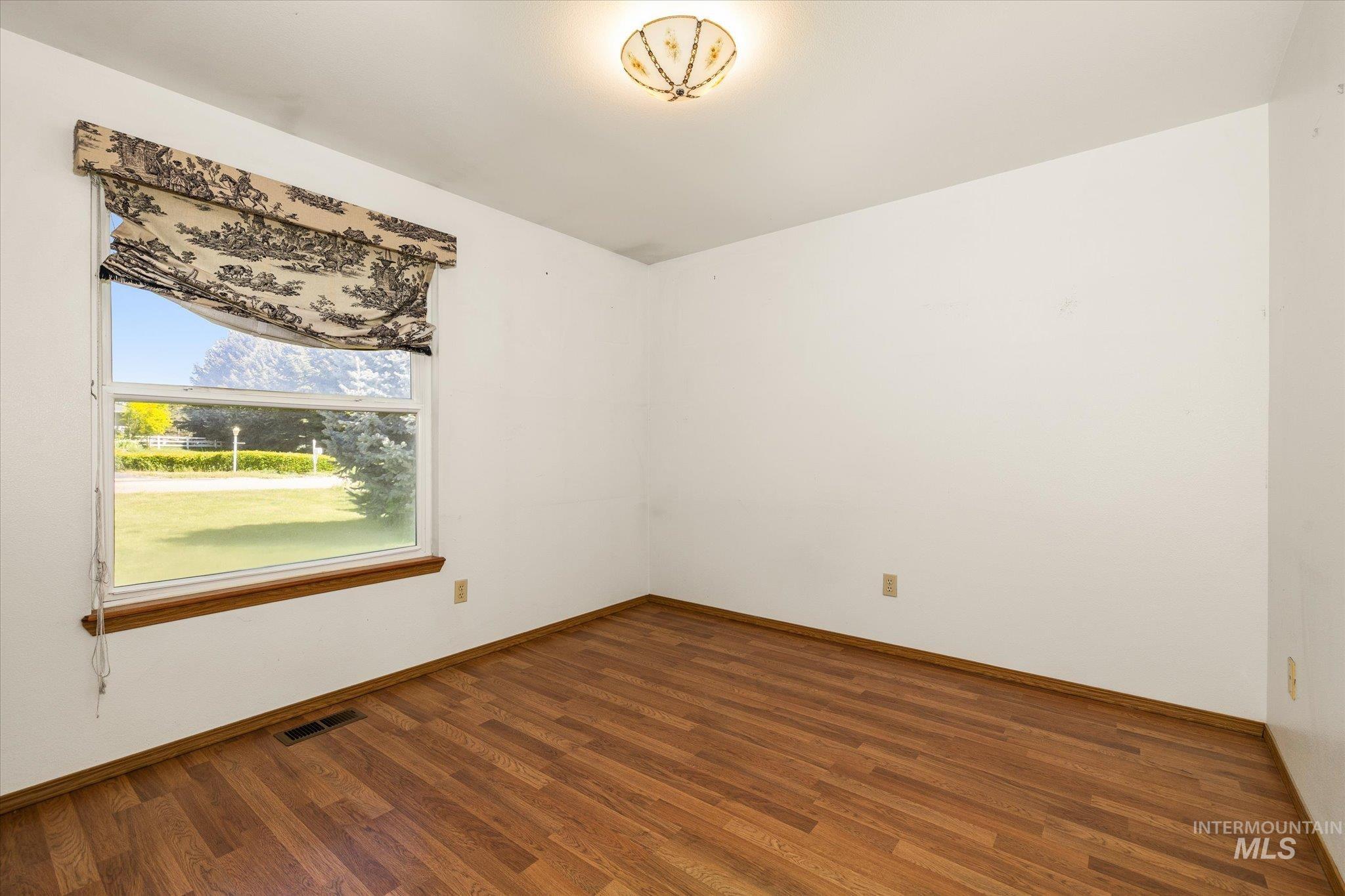 121 N Brent, Nampa, Idaho 83687, 3 Bedrooms, 2 Bathrooms, Residential For Sale, Price $435,000,MLS 98984970