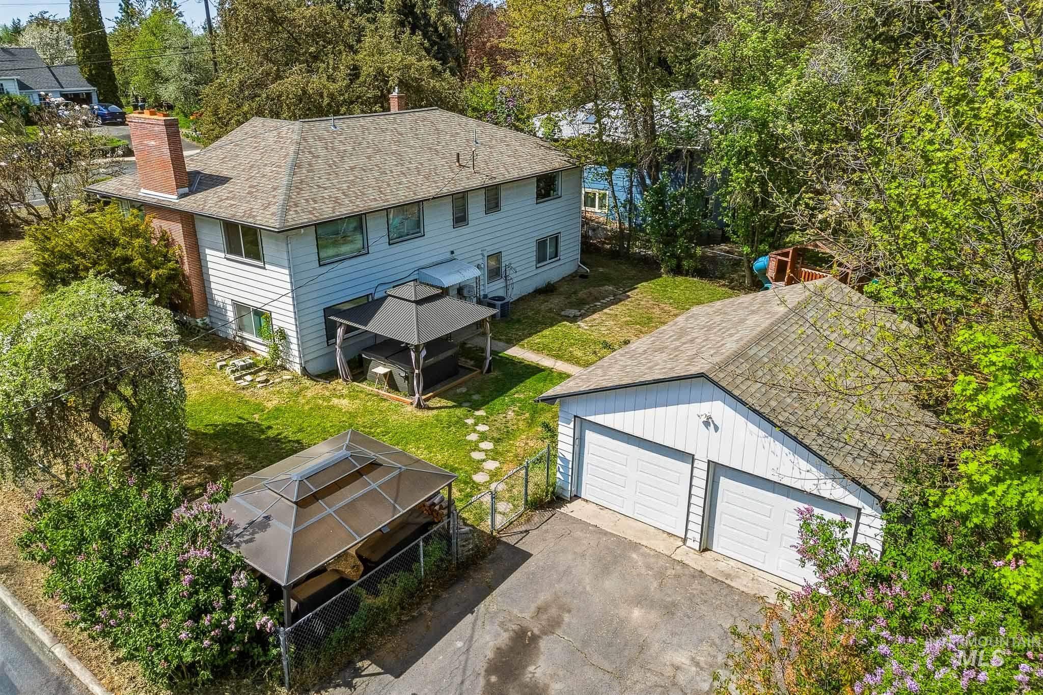 906 Orchard Ave., Moscow, Idaho 83843, 5 Bedrooms, 2 Bathrooms, Residential For Sale, Price $535,000,MLS 98984972