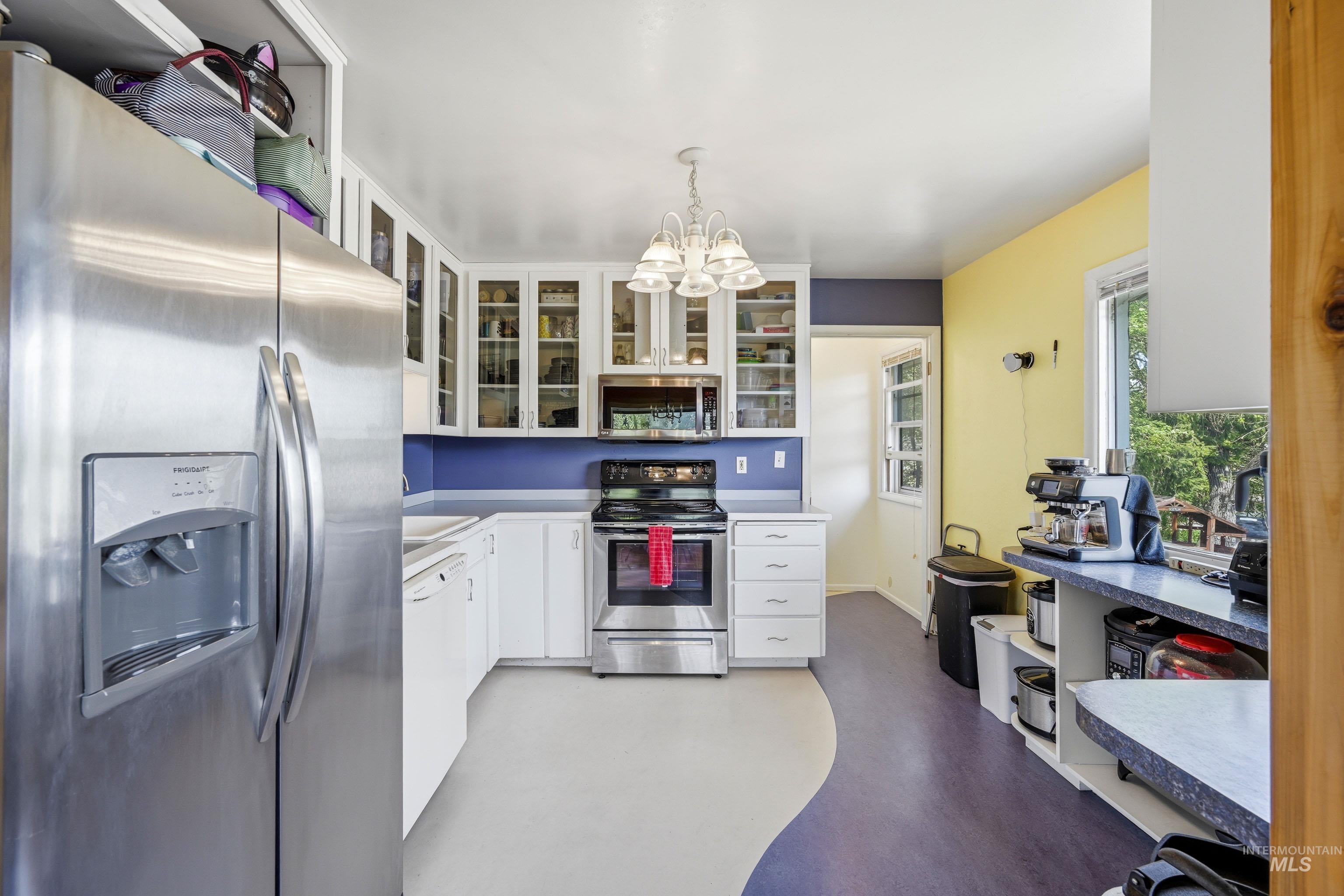 906 Orchard Ave., Moscow, Idaho 83843, 5 Bedrooms, 2 Bathrooms, Residential For Sale, Price $535,000,MLS 98984972