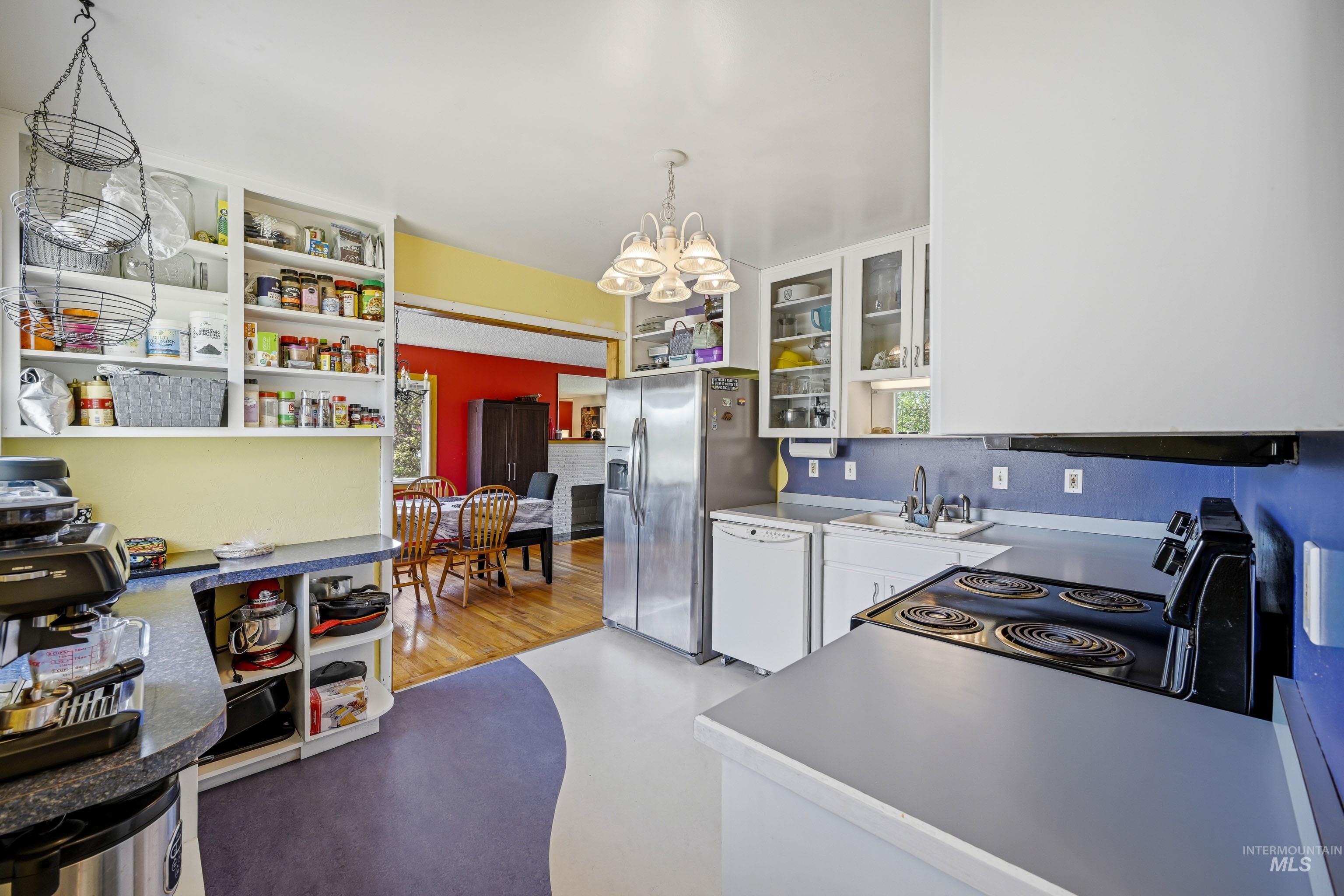 906 Orchard Ave., Moscow, Idaho 83843, 5 Bedrooms, 2 Bathrooms, Residential For Sale, Price $535,000,MLS 98984972