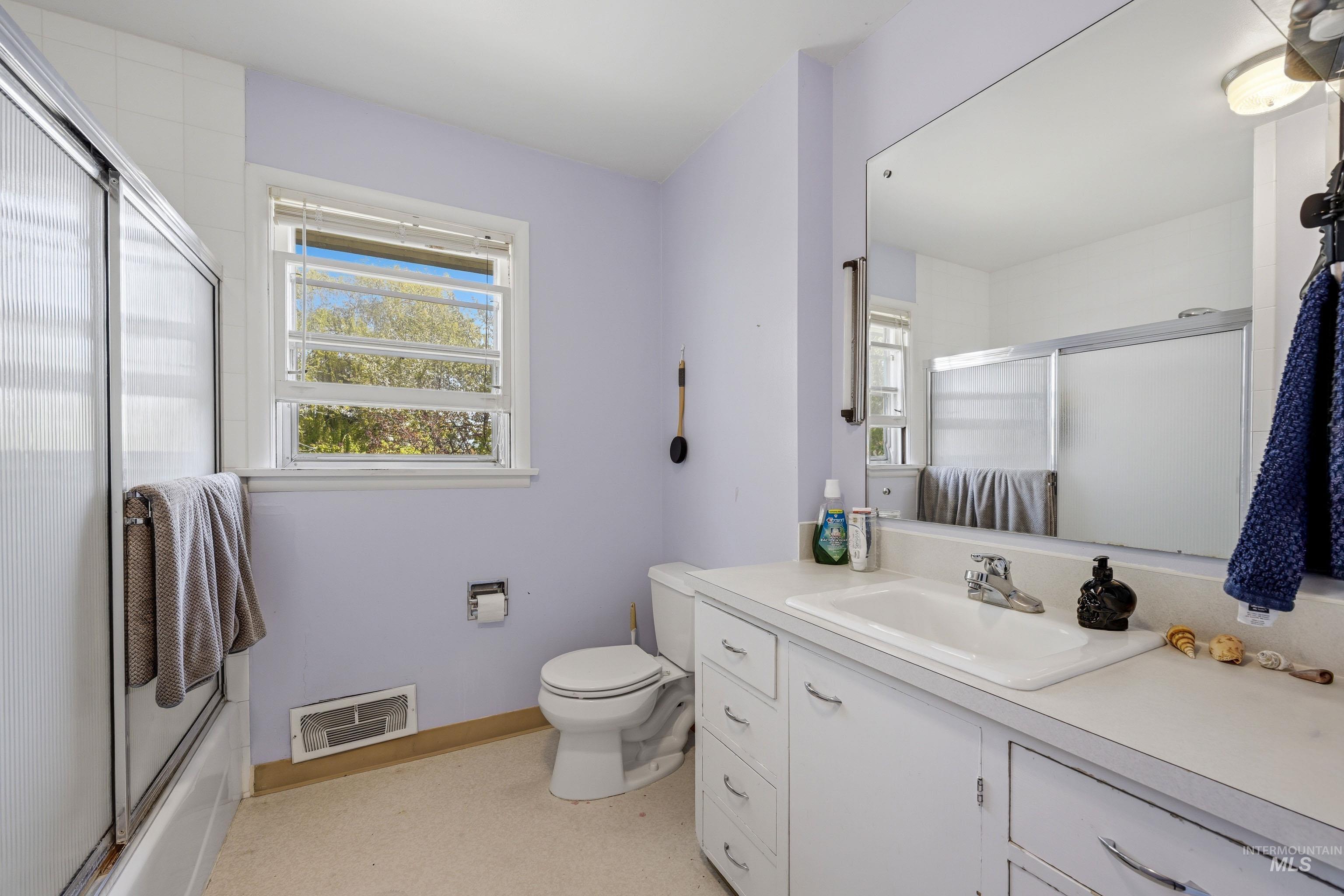 906 Orchard Ave., Moscow, Idaho 83843, 5 Bedrooms, 2 Bathrooms, Residential For Sale, Price $535,000,MLS 98984972