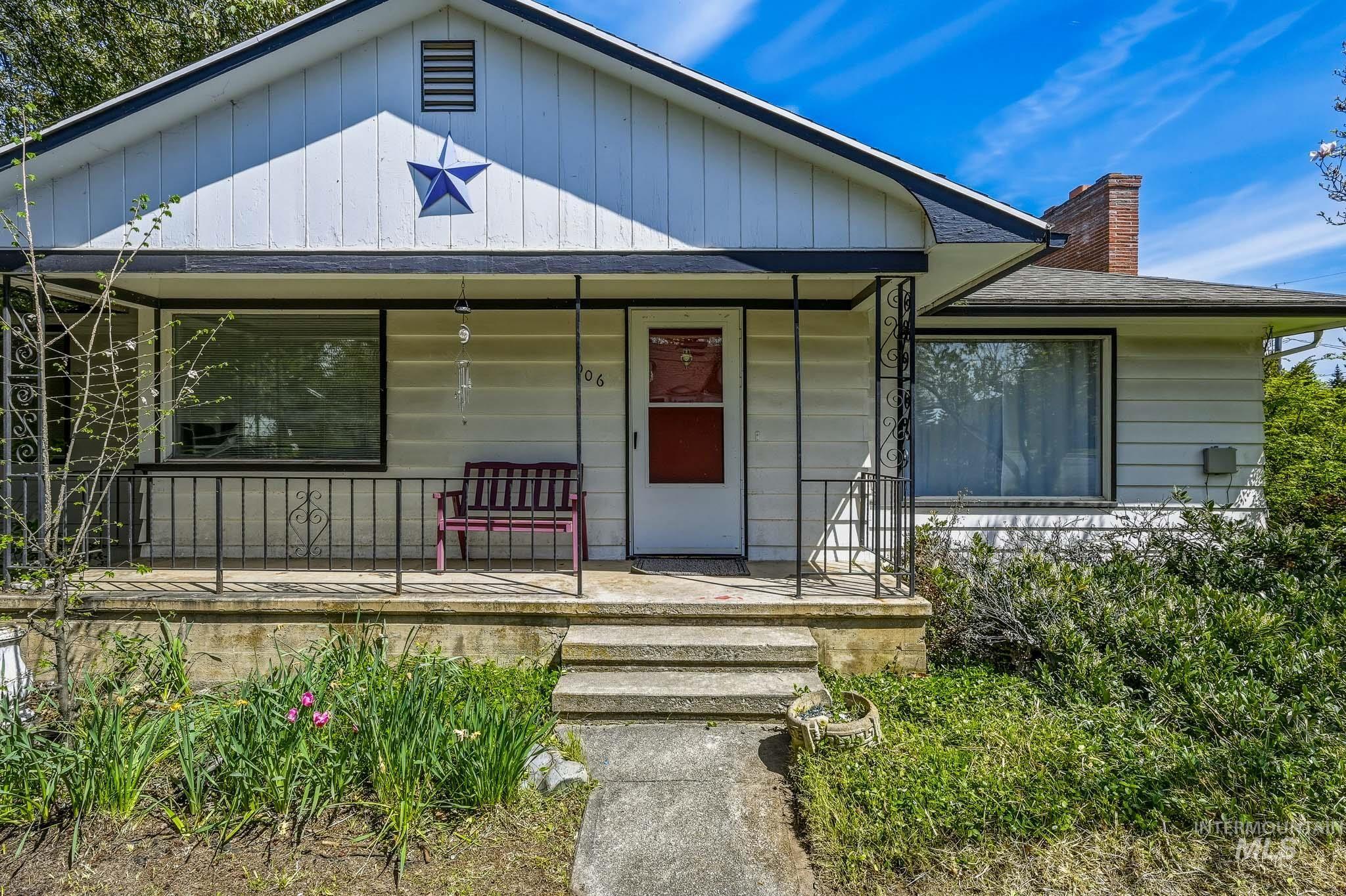 906 Orchard Ave., Moscow, Idaho 83843, 5 Bedrooms, 2 Bathrooms, Residential For Sale, Price $535,000,MLS 98984972