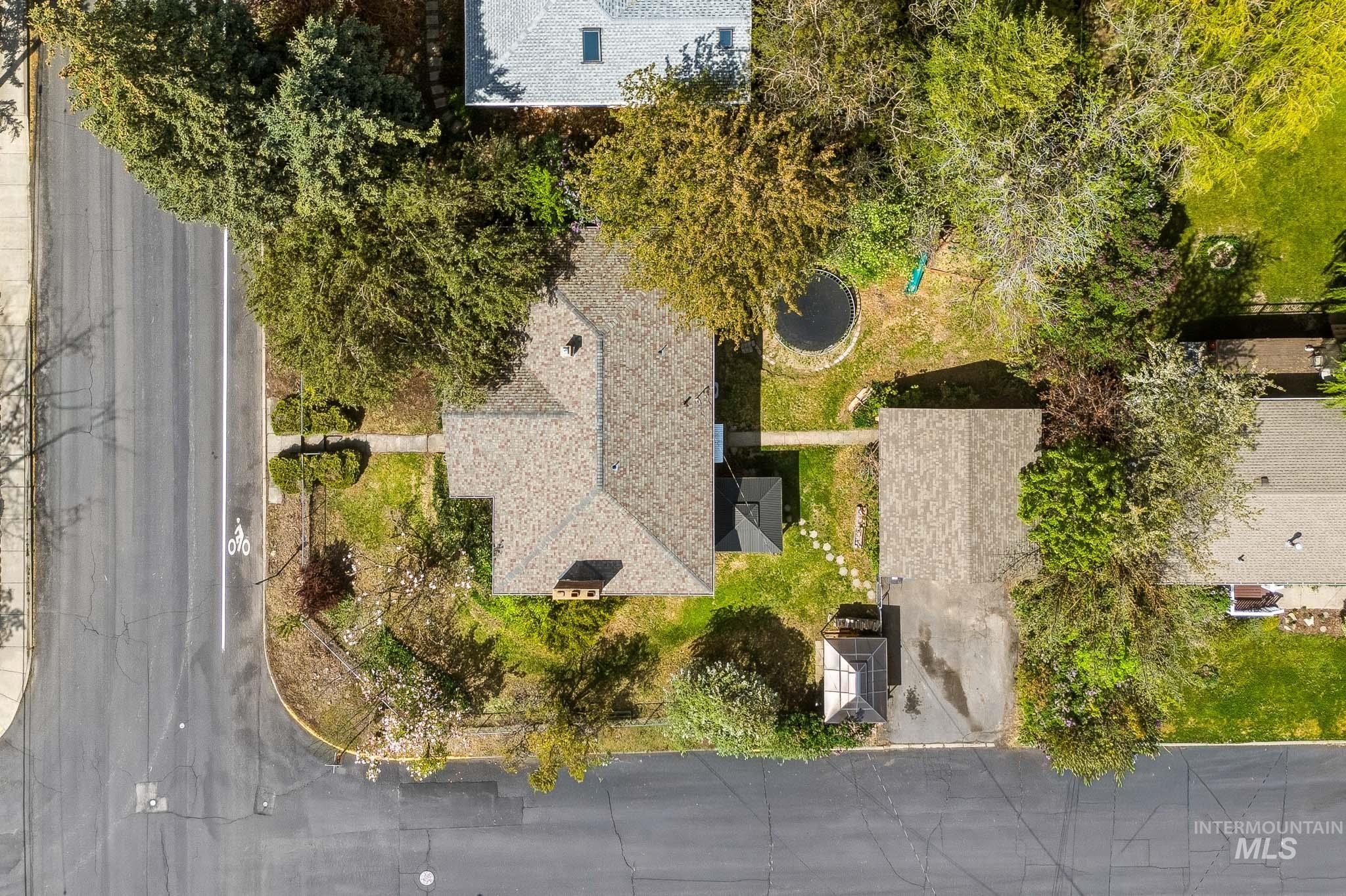 906 Orchard Ave., Moscow, Idaho 83843, 5 Bedrooms, 2 Bathrooms, Residential For Sale, Price $535,000,MLS 98984972