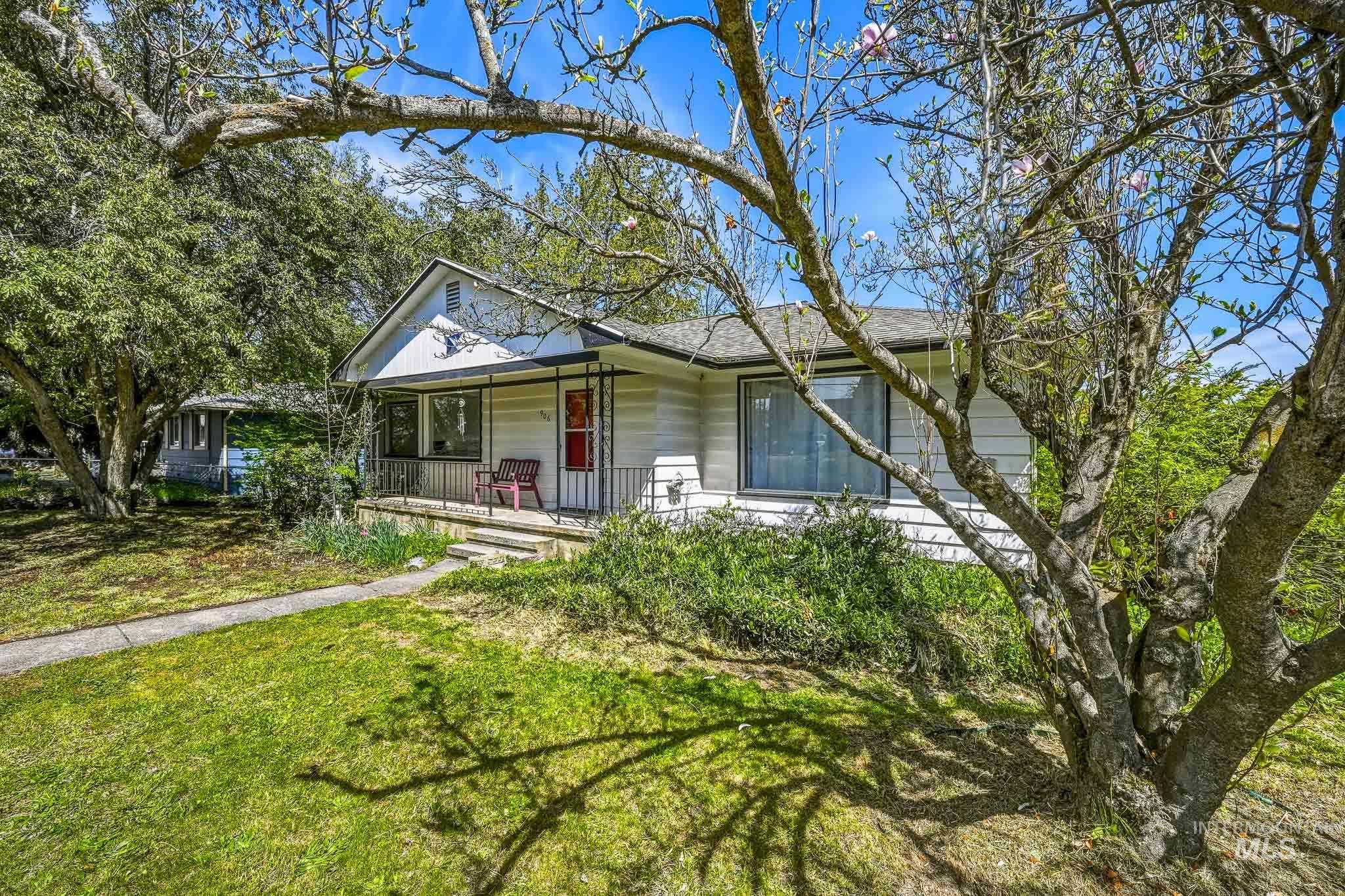 906 Orchard Ave., Moscow, Idaho 83843, 5 Bedrooms, 2 Bathrooms, Residential For Sale, Price $535,000,MLS 98984972