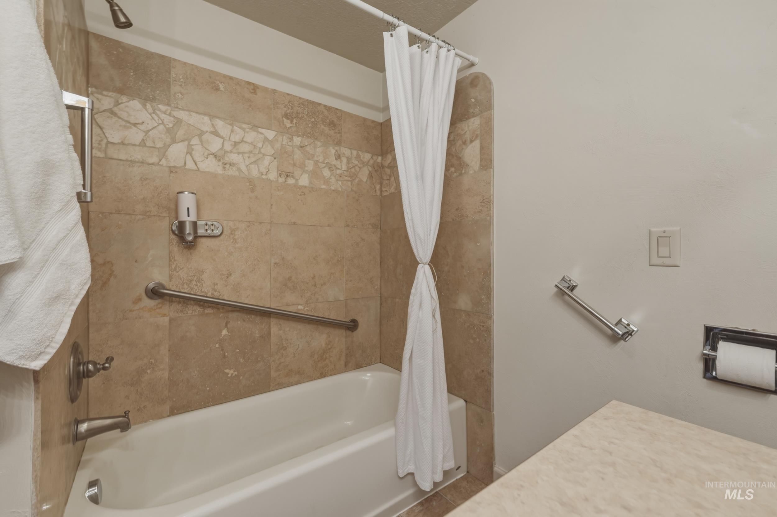 4747 W Albion Ct., Boise, Idaho 83705, 2 Bedrooms, 2 Bathrooms, Residential For Sale, Price $388,900,MLS 98984978