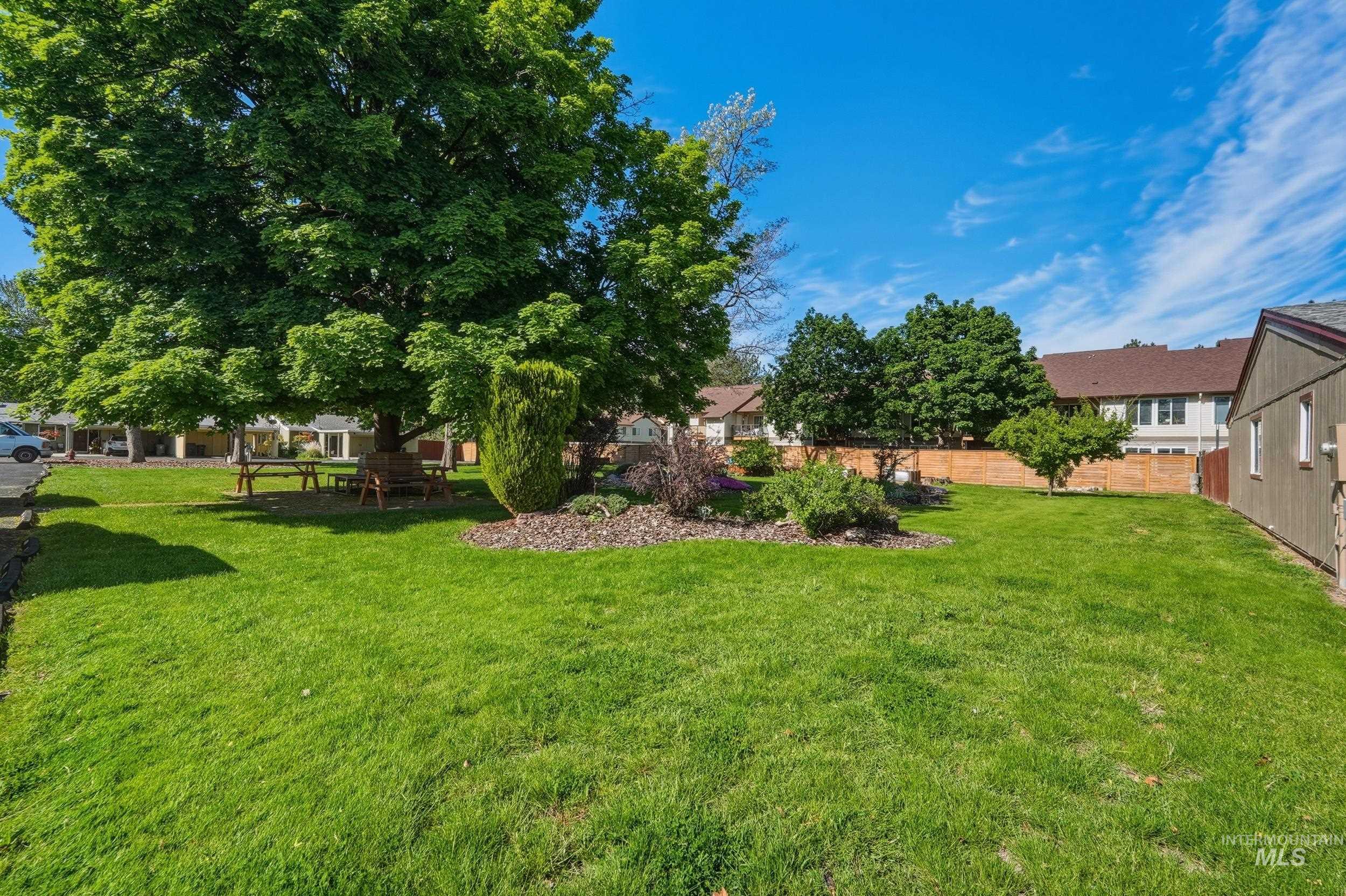 4747 W Albion Ct., Boise, Idaho 83705, 2 Bedrooms, 2 Bathrooms, Residential For Sale, Price $388,900,MLS 98984978