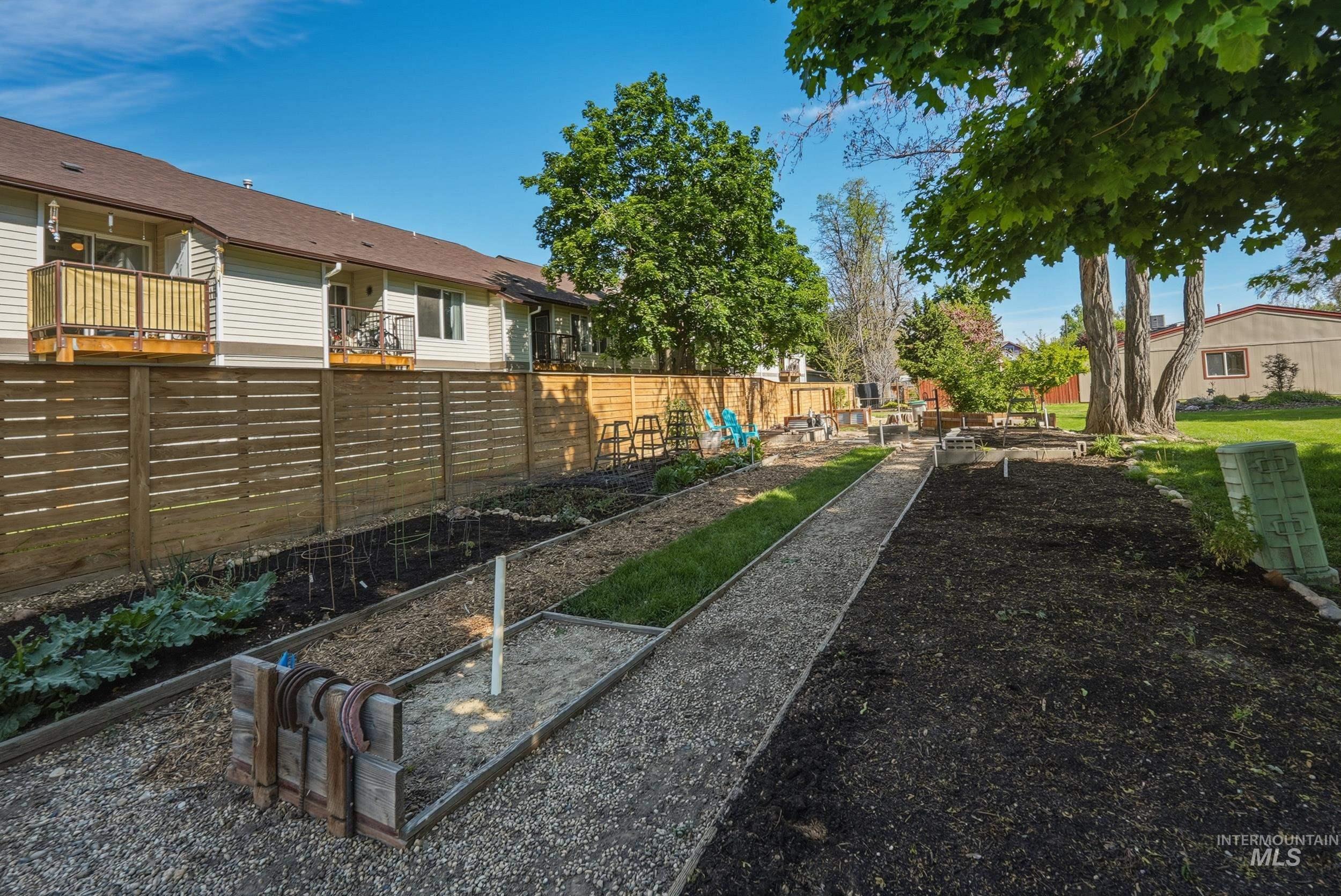 4747 W Albion Ct., Boise, Idaho 83705, 2 Bedrooms, 2 Bathrooms, Residential For Sale, Price $388,900,MLS 98984978