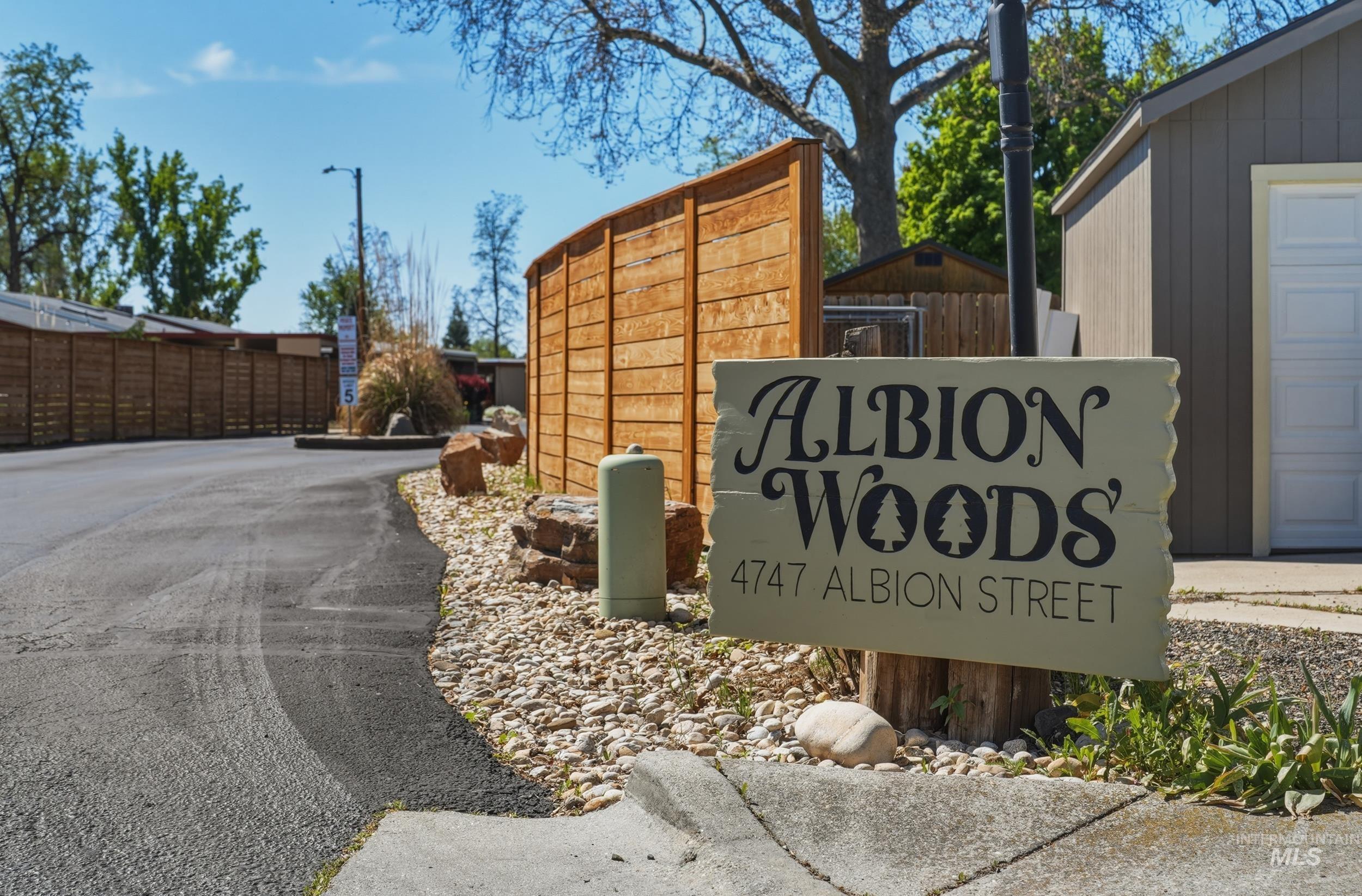 4747 W Albion Ct., Boise, Idaho 83705, 2 Bedrooms, 2 Bathrooms, Residential For Sale, Price $388,900,MLS 98984978