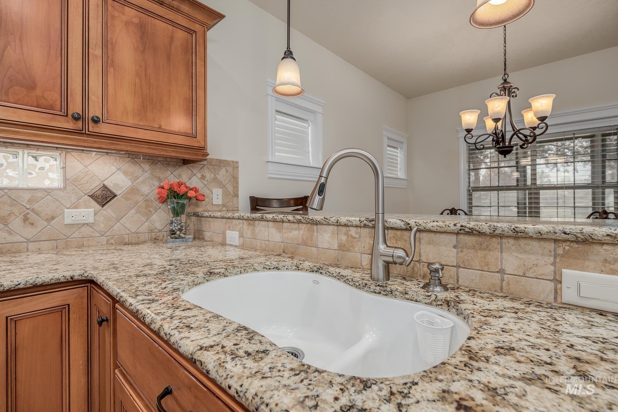 544 S Whiperwood Way, Boise, Idaho 83709, 3 Bedrooms, 2 Bathrooms, Residential For Sale, Price $474,500,MLS 98984987