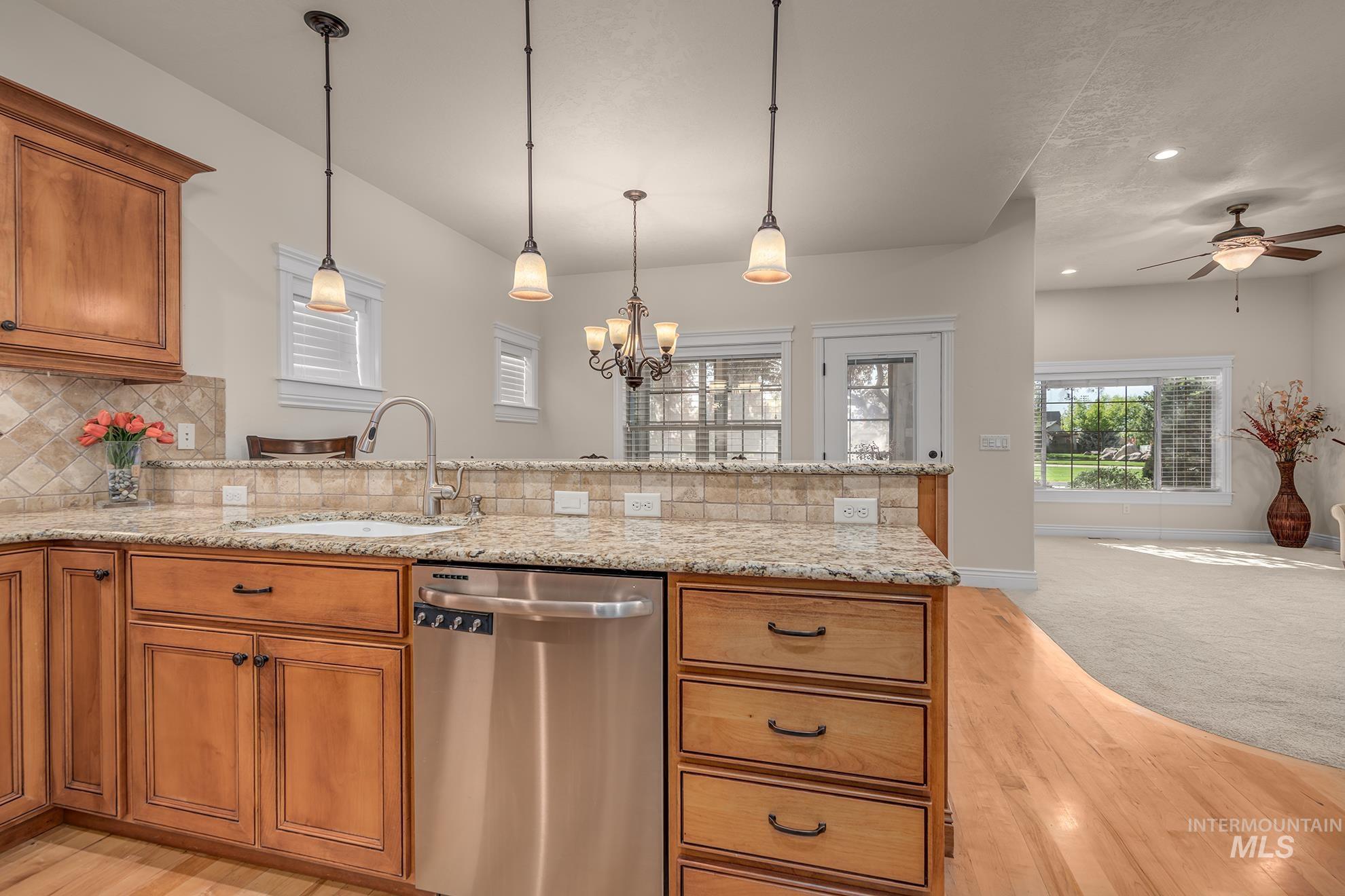 544 S Whiperwood Way, Boise, Idaho 83709, 3 Bedrooms, 2 Bathrooms, Residential For Sale, Price $474,500,MLS 98984987