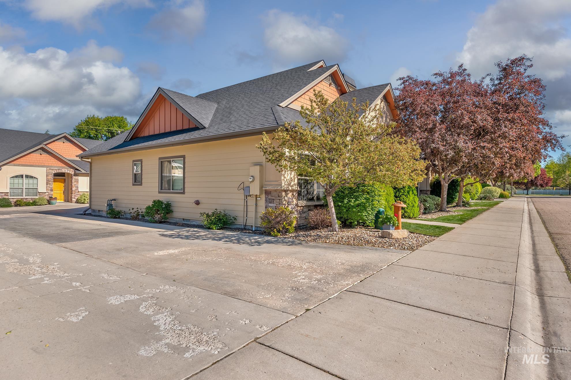 544 S Whiperwood Way, Boise, Idaho 83709, 3 Bedrooms, 2 Bathrooms, Residential For Sale, Price $474,500,MLS 98984987
