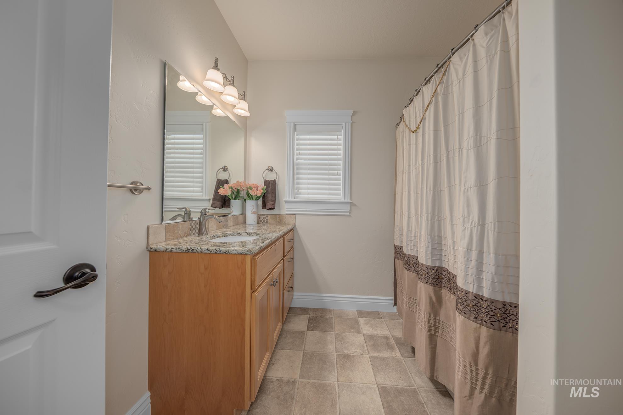 544 S Whiperwood Way, Boise, Idaho 83709, 3 Bedrooms, 2 Bathrooms, Residential For Sale, Price $474,500,MLS 98984987