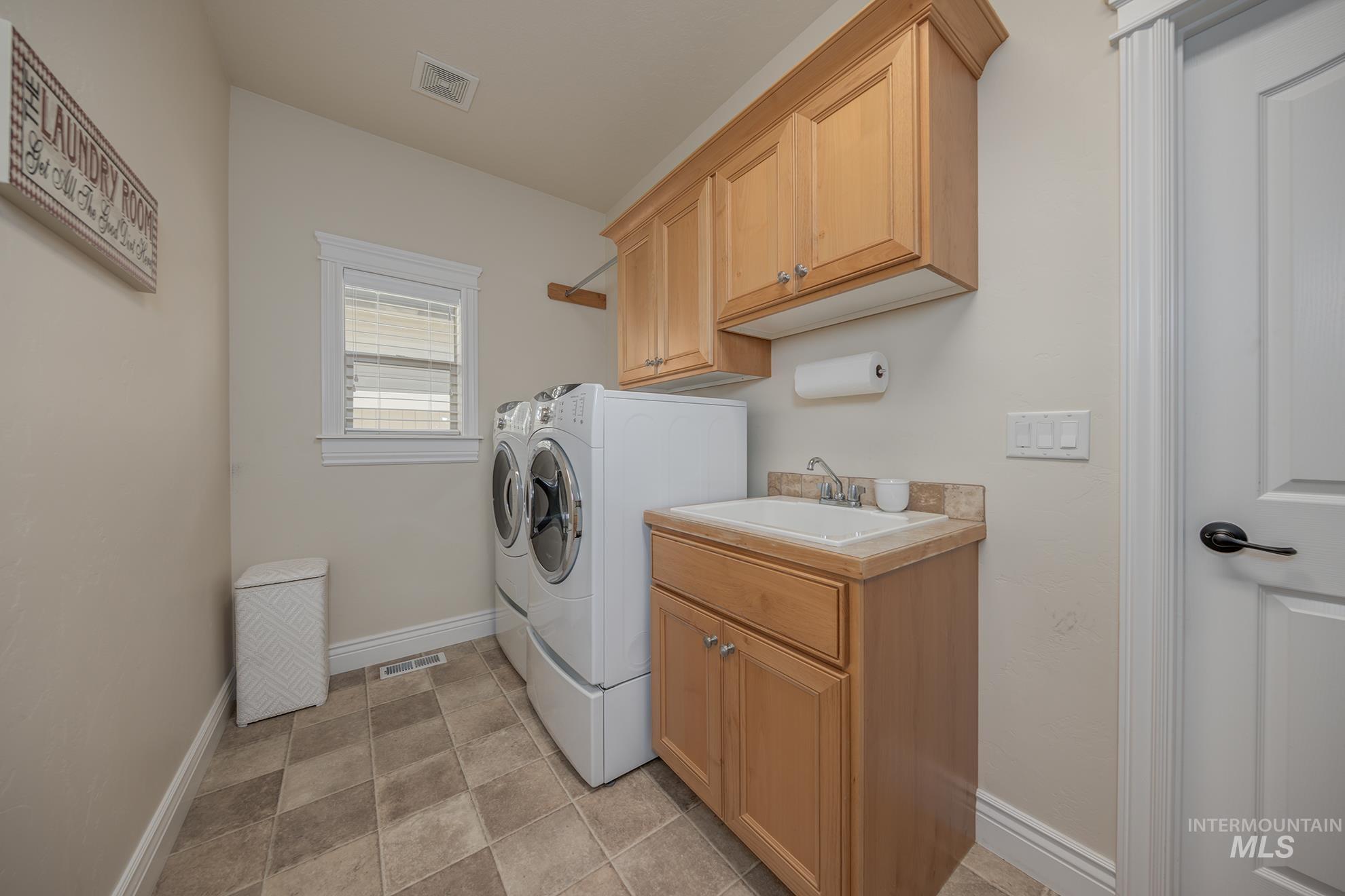 544 S Whiperwood Way, Boise, Idaho 83709, 3 Bedrooms, 2 Bathrooms, Residential For Sale, Price $474,500,MLS 98984987
