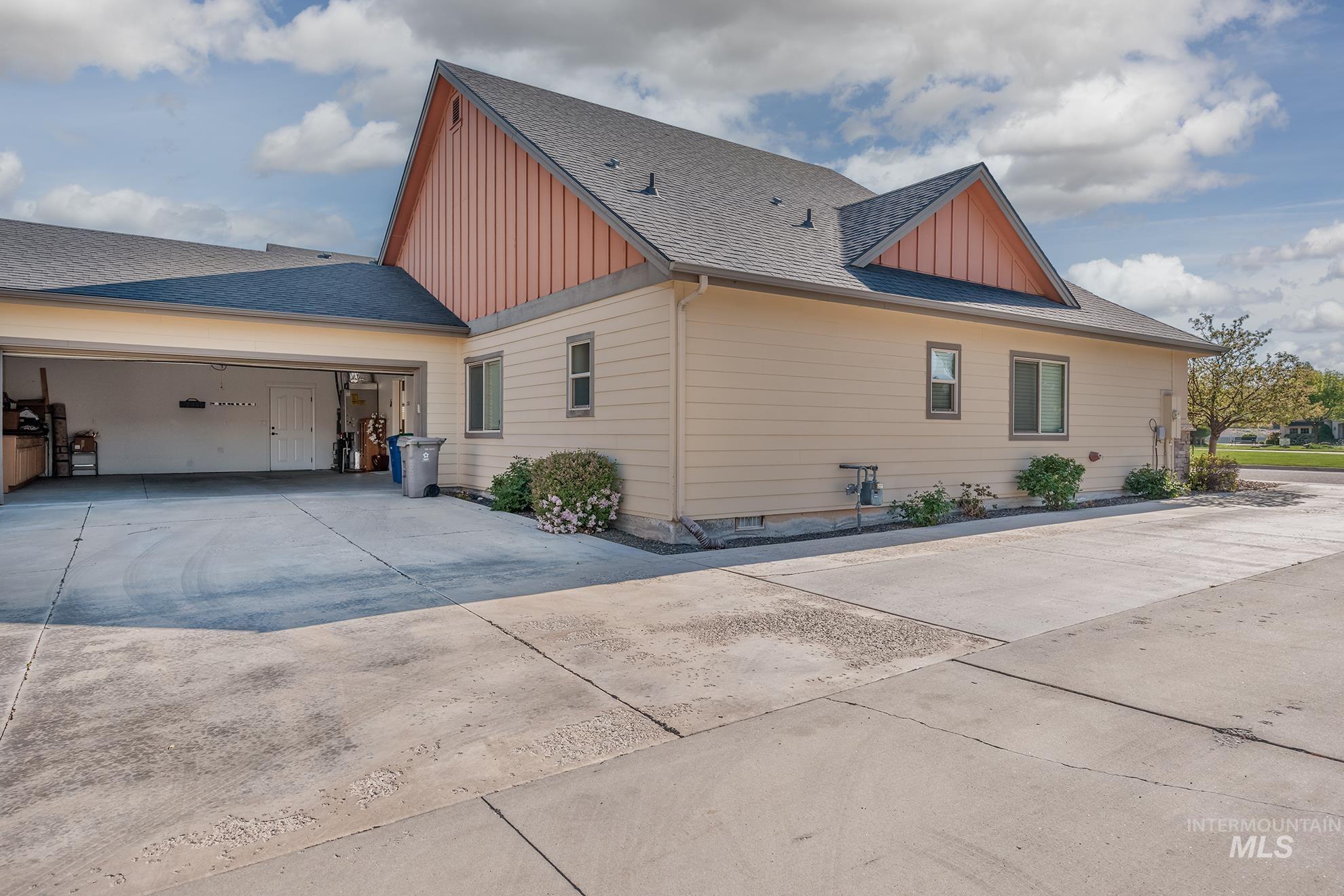 544 S Whiperwood Way, Boise, Idaho 83709, 3 Bedrooms, 2 Bathrooms, Residential For Sale, Price $474,500,MLS 98984987