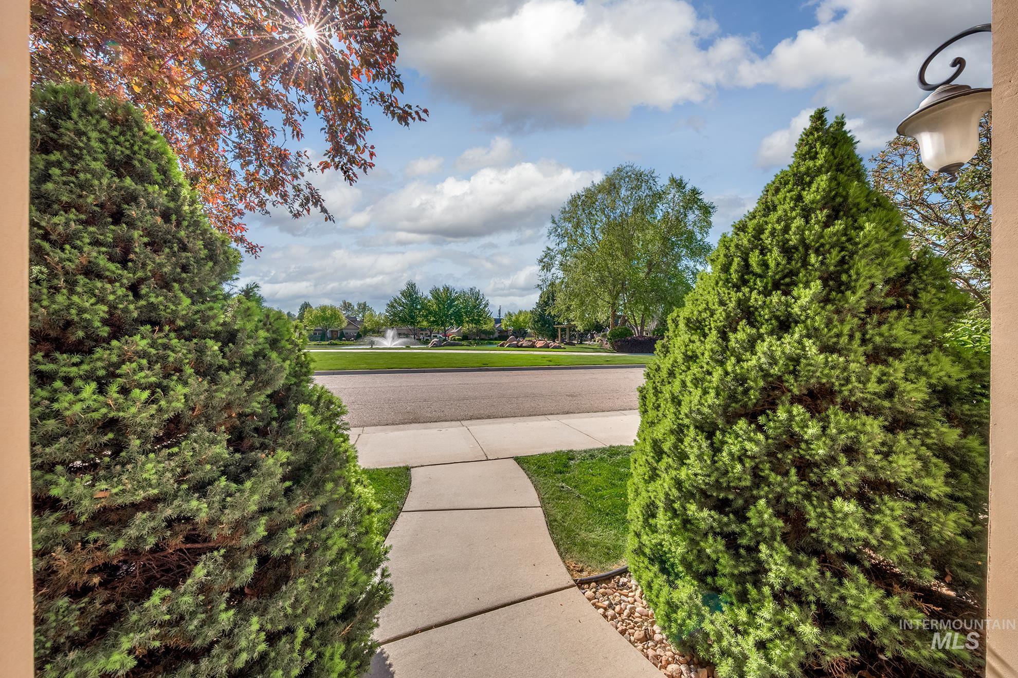 544 S Whiperwood Way, Boise, Idaho 83709, 3 Bedrooms, 2 Bathrooms, Residential For Sale, Price $474,500,MLS 98984987