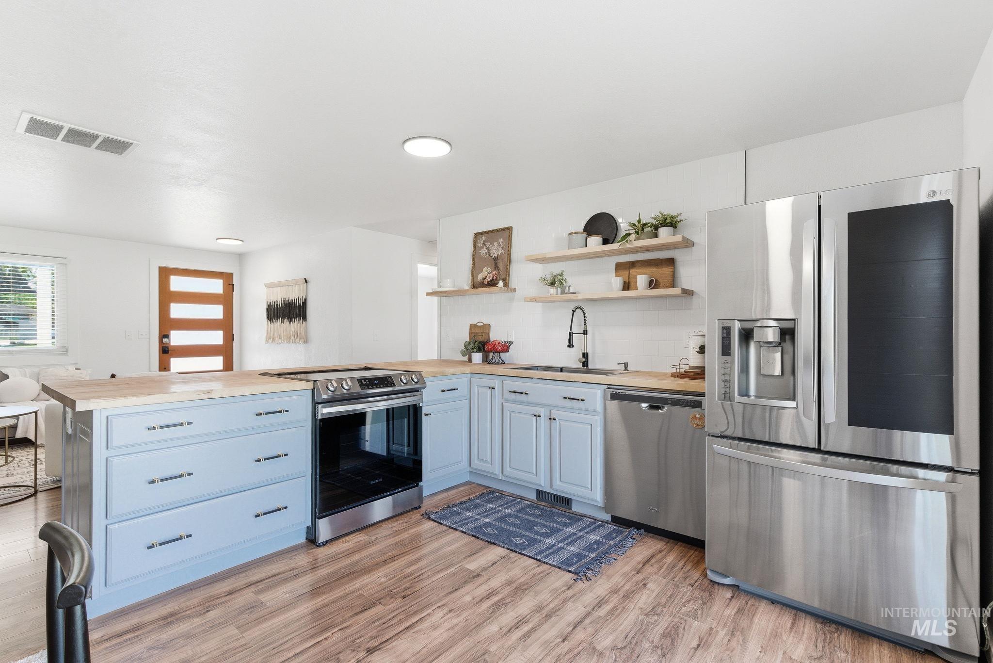 3932 W Leland Way, Boise, Idaho 83709-4656, 3 Bedrooms, 2 Bathrooms, Residential For Sale, Price $450,000,MLS 98984988