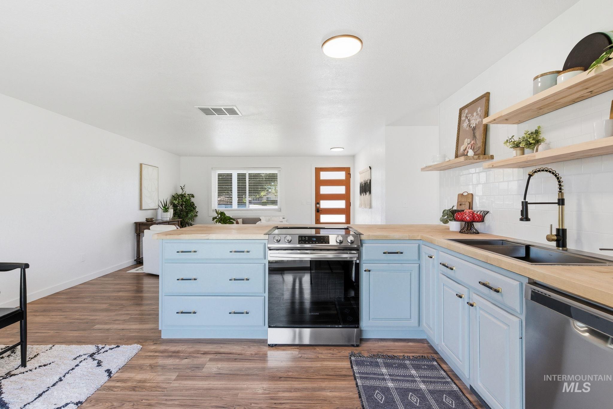 3932 W Leland Way, Boise, Idaho 83709-4656, 3 Bedrooms, 2 Bathrooms, Residential For Sale, Price $450,000,MLS 98984988