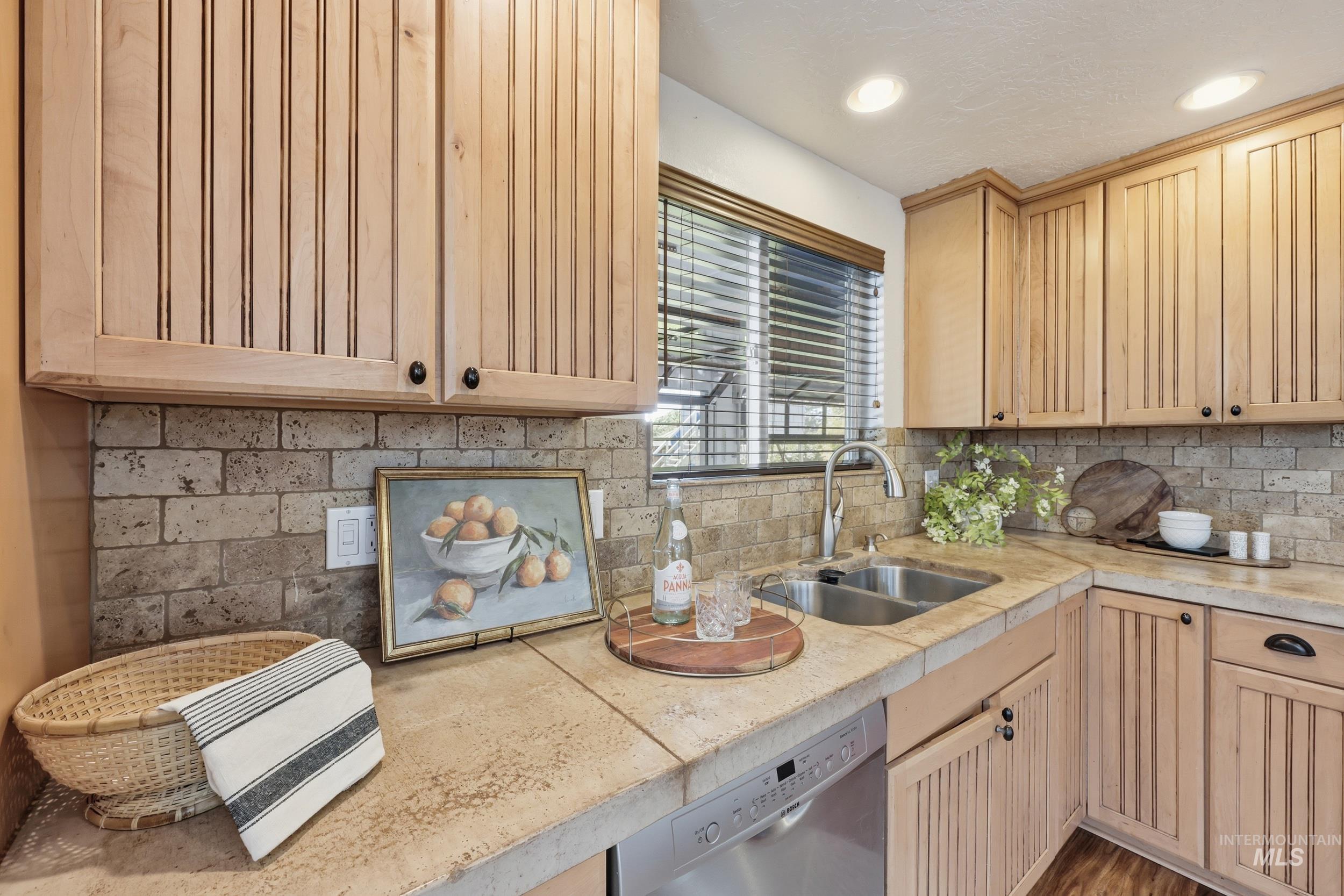 15385 Rosewood St, Caldwell, Idaho 83607, 3 Bedrooms, 3 Bathrooms, Residential For Sale, Price $530,000,MLS 98984990