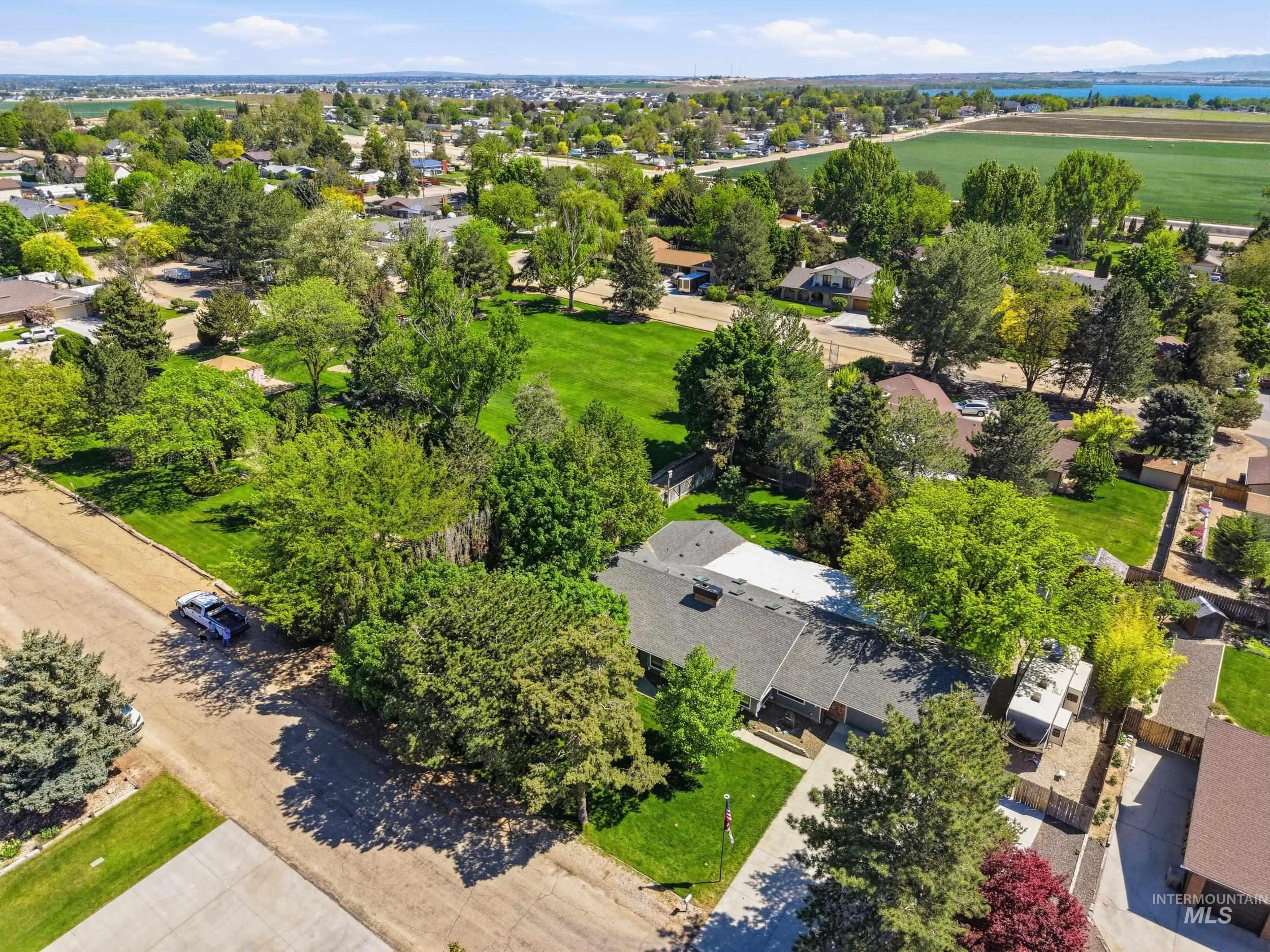 15385 Rosewood St, Caldwell, Idaho 83607, 3 Bedrooms, 3 Bathrooms, Residential For Sale, Price $530,000,MLS 98984990
