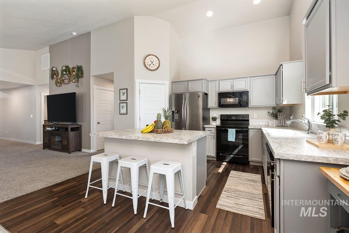 4997 W Grand Rapids Dr, Meridian, Idaho 83646-5747, 4 Bedrooms, 2 Bathrooms, Residential For Sale, Price $457,900,MLS 98985001