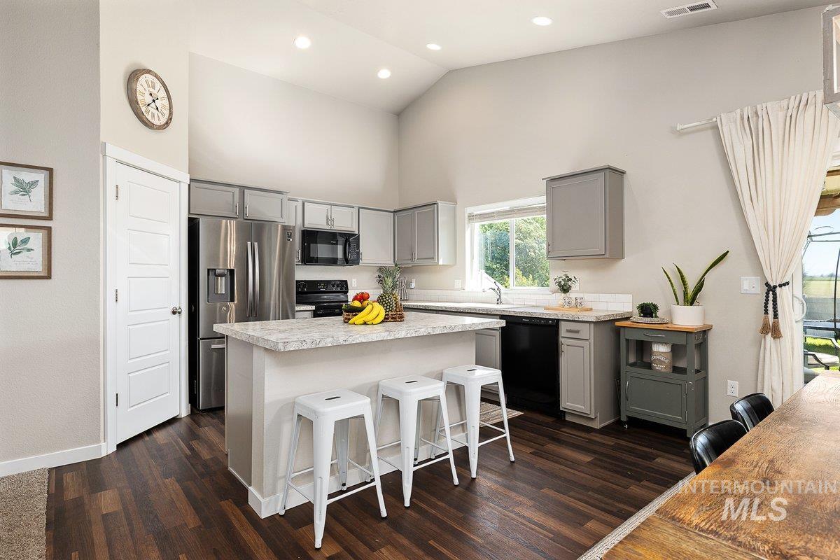 4997 W Grand Rapids Dr, Meridian, Idaho 83646-5747, 4 Bedrooms, 2 Bathrooms, Residential For Sale, Price $457,900,MLS 98985001