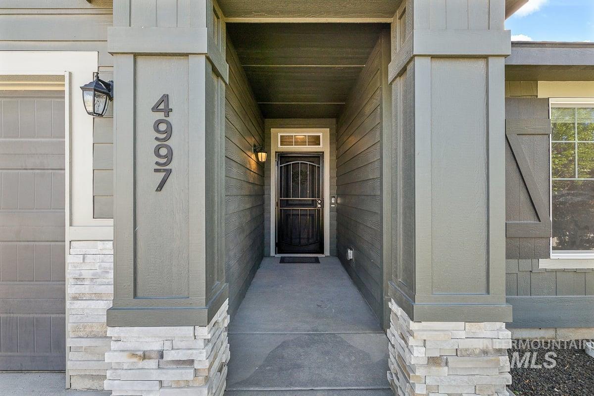 4997 W Grand Rapids Dr, Meridian, Idaho 83646-5747, 4 Bedrooms, 2 Bathrooms, Residential For Sale, Price $457,900,MLS 98985001