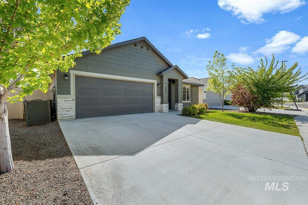 4997 W Grand Rapids Dr, Meridian, Idaho 83646-5747, 4 Bedrooms, 2 Bathrooms, Residential For Sale, Price $457,900,MLS 98985001