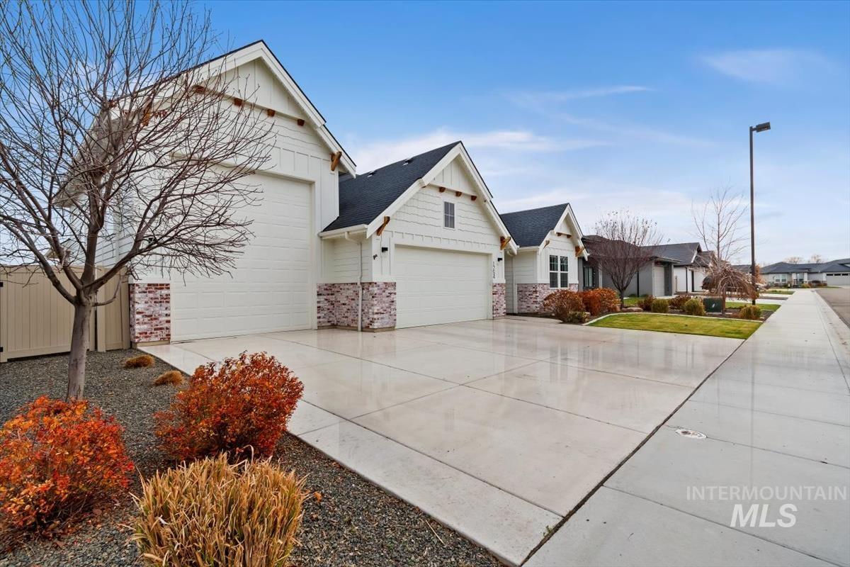 1754 Peakhurt, Kuna, Idaho 83634, 3 Bedrooms, 2 Bathrooms, Residential For Sale, Price $649,900,MLS 98985007