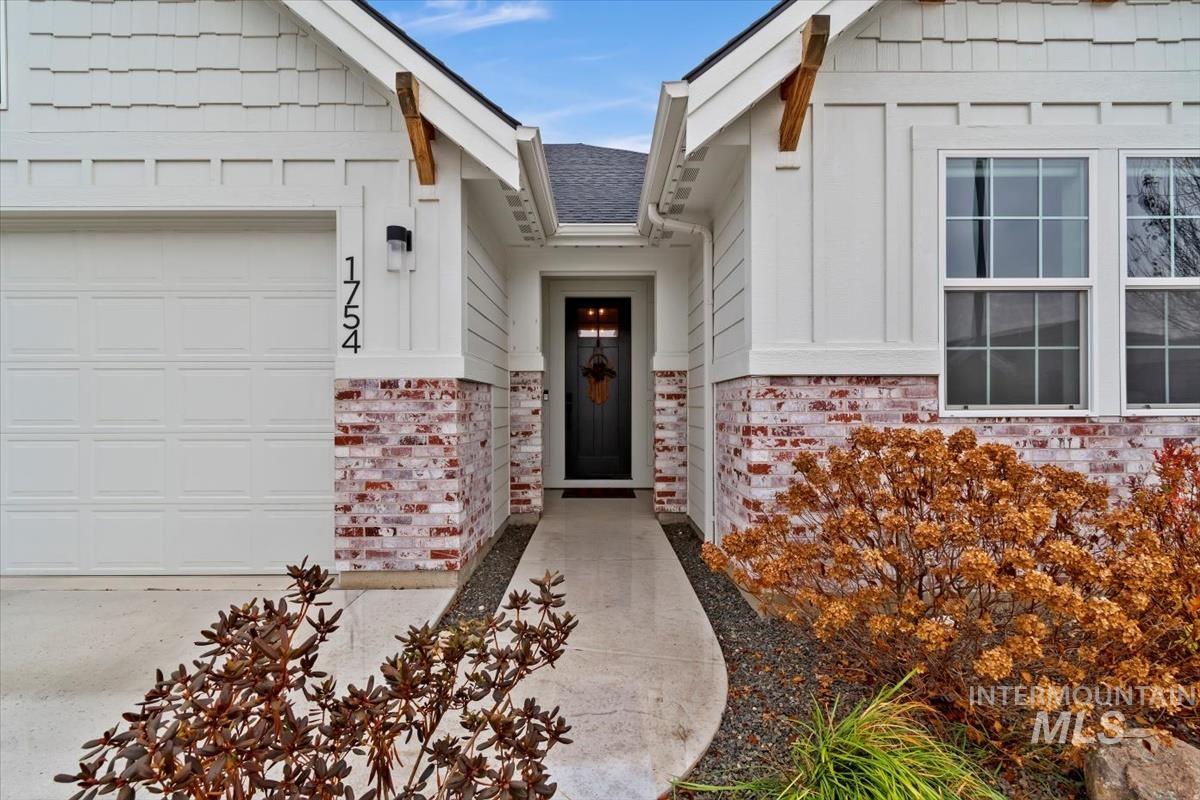 1754 Peakhurt, Kuna, Idaho 83634, 3 Bedrooms, 2 Bathrooms, Residential For Sale, Price $649,900,MLS 98985007