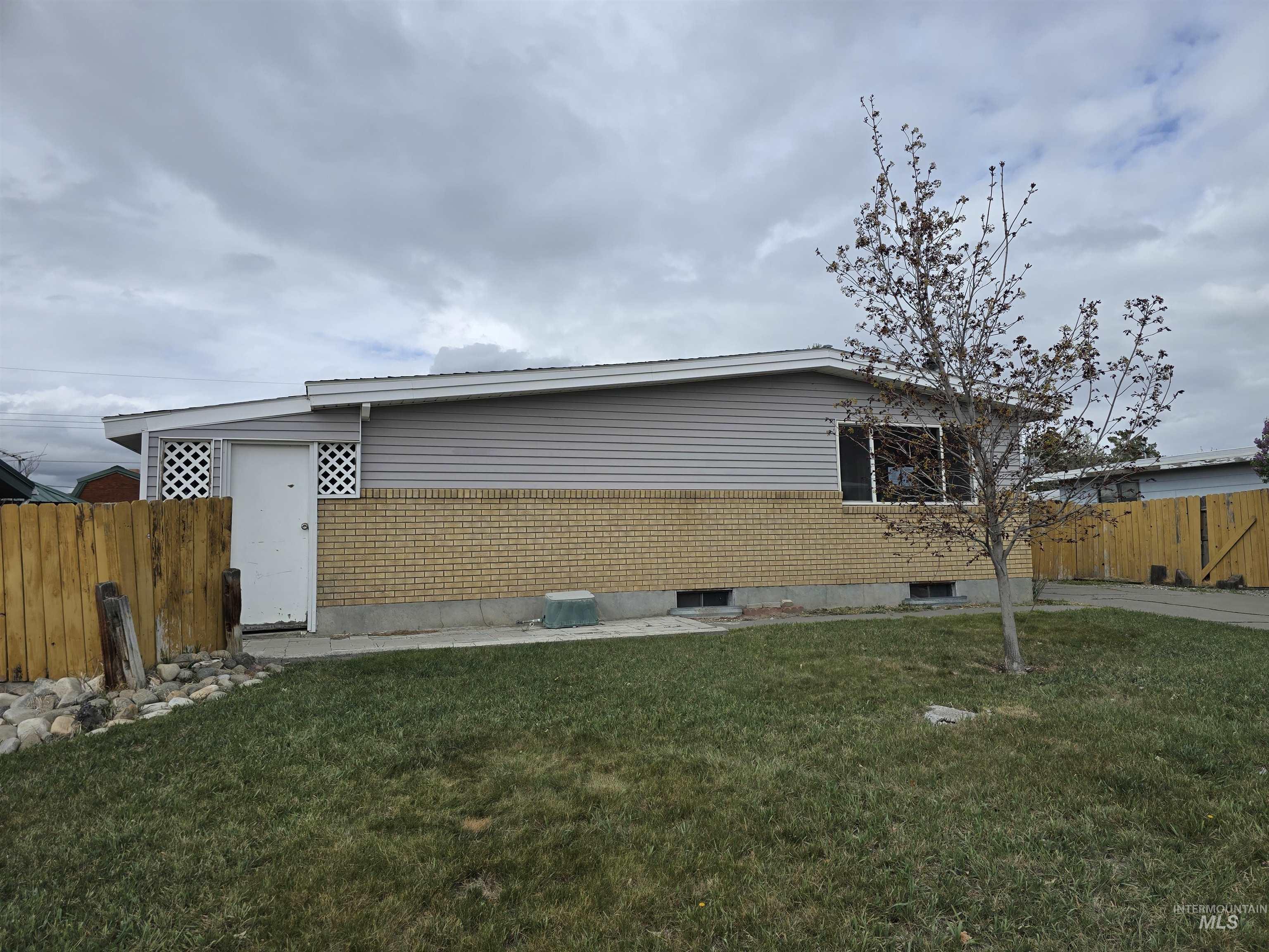 1979 Sherry Dr, Twin Falls, Idaho 83301, 3 Bedrooms, 3 Bathrooms, Residential For Sale, Price $295,000,MLS 98985014